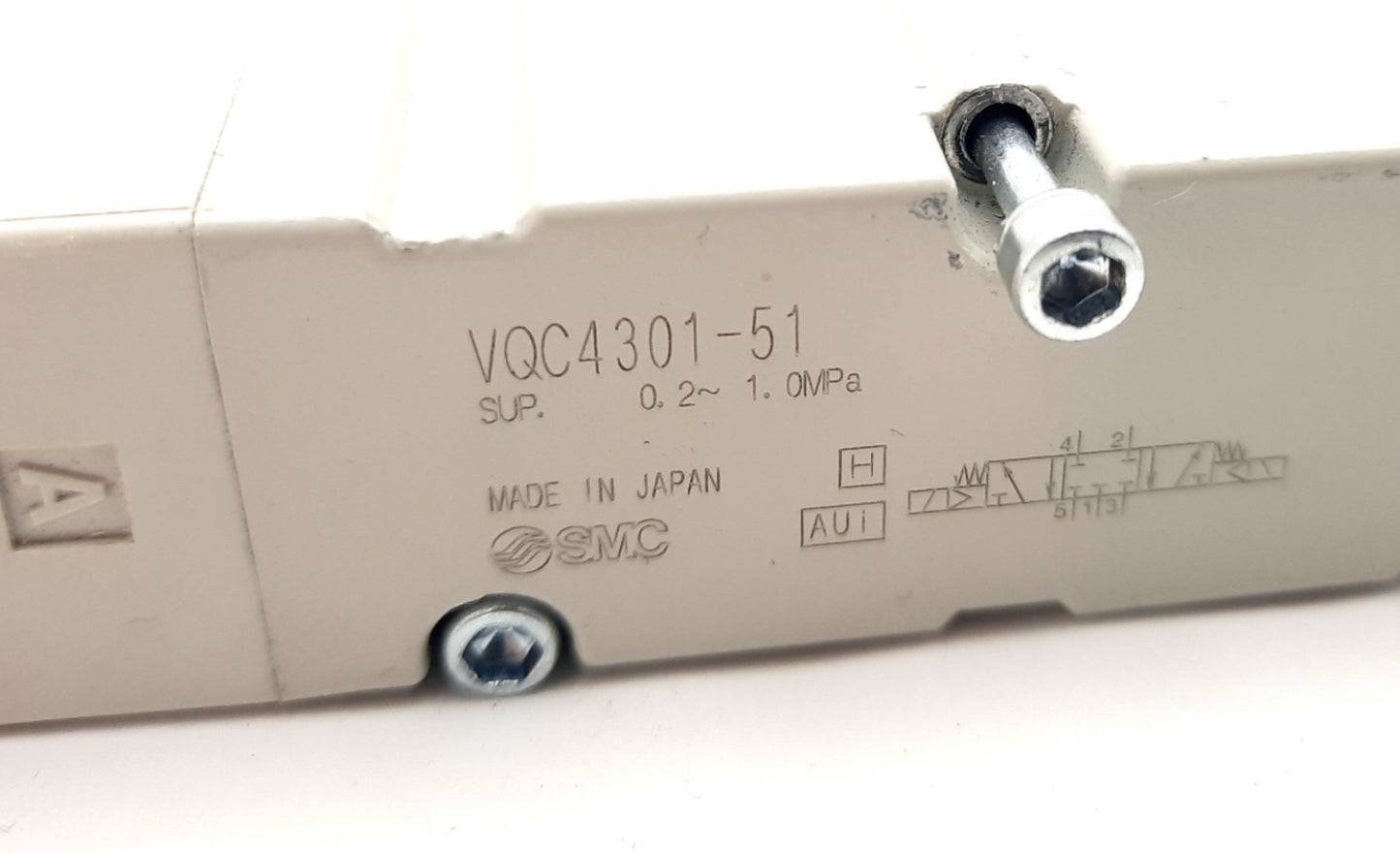 Used SMC VQC4301-51 Solenoid Valve 3 Position Closed Center, 4 way,145Psi, 24VDC
