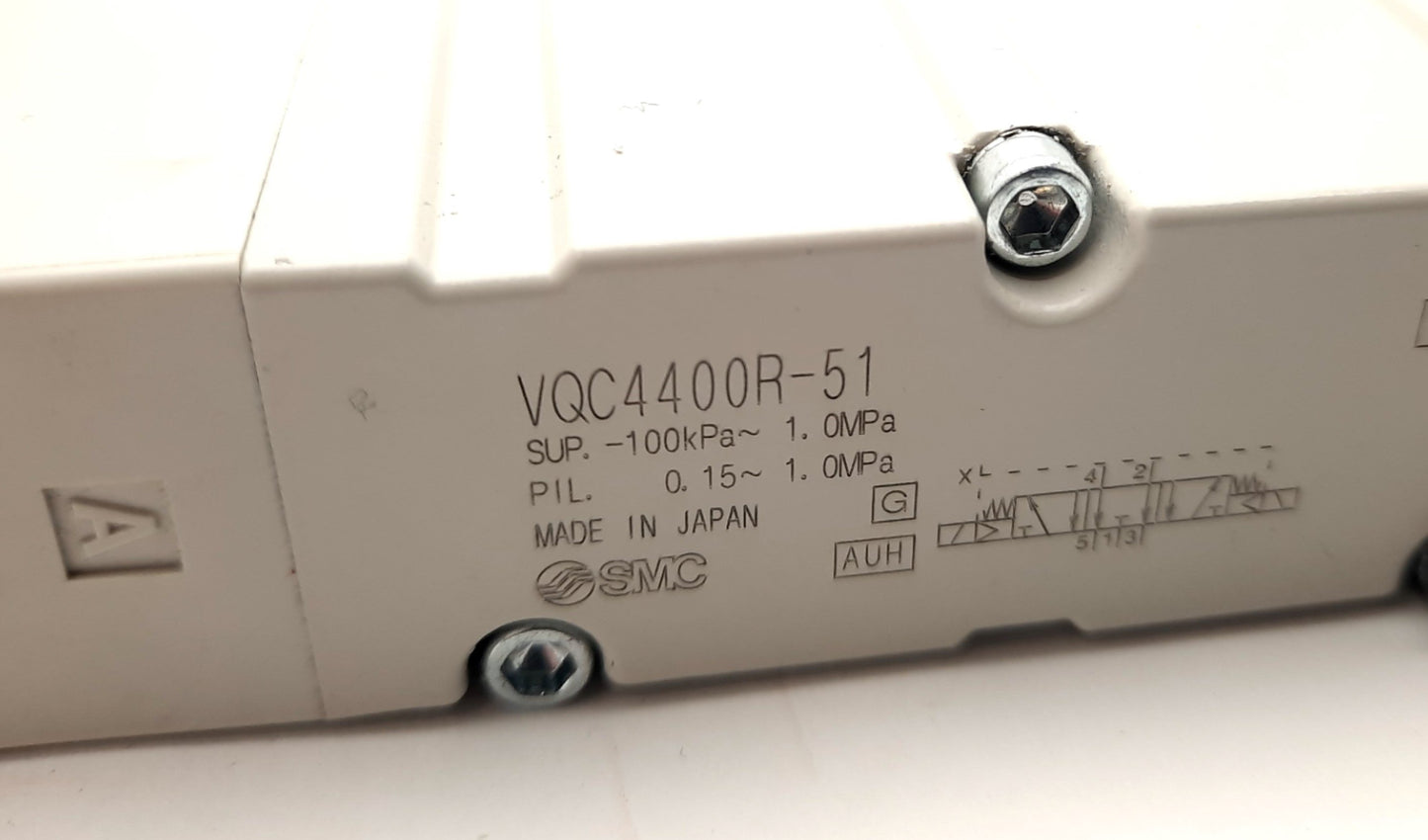 Used SMC VQC4400R-51 Solenoid Valve, 5 Port 3 Position 24VDC 0.15-1.0MPa