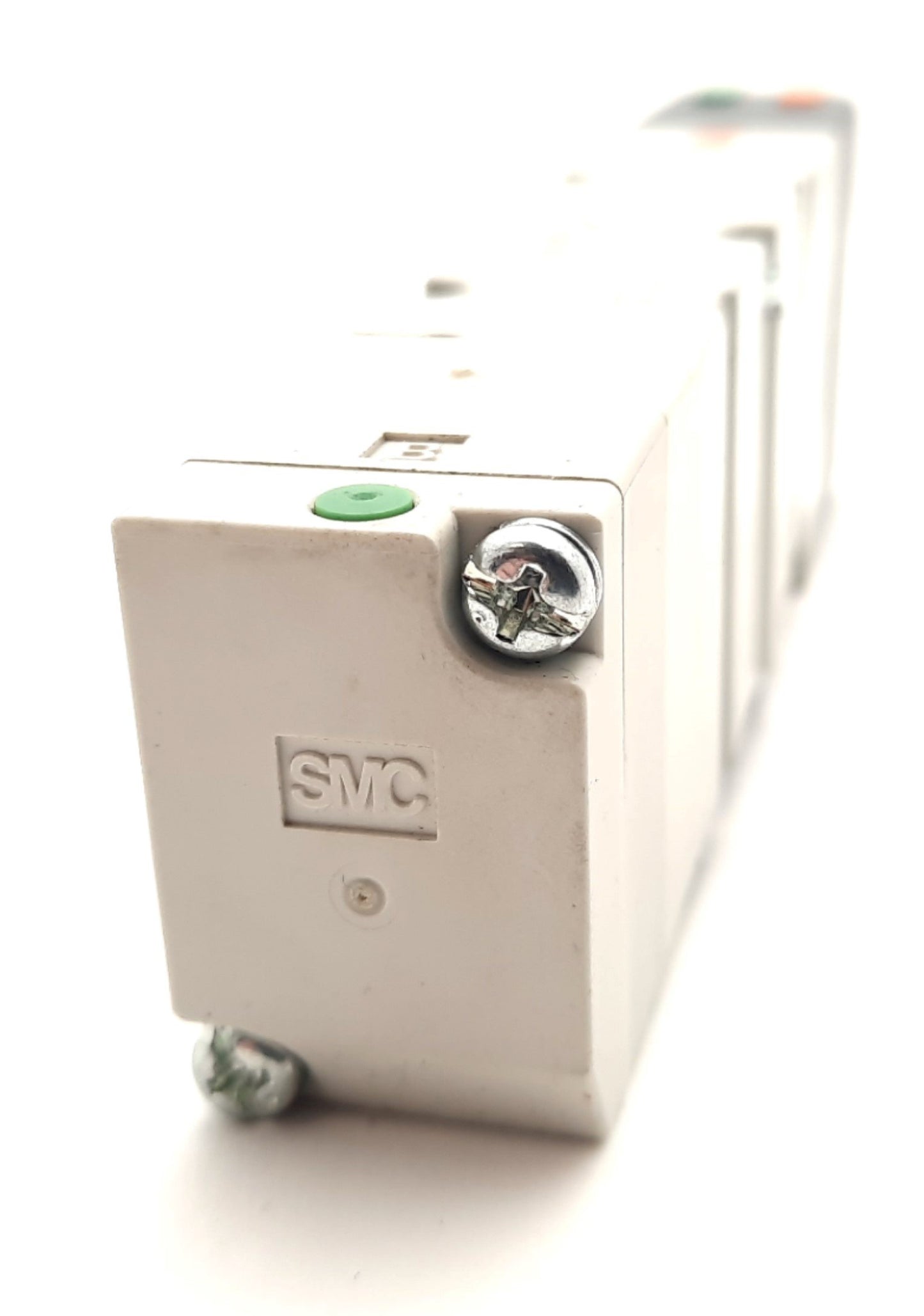 Used SMC VQC4400R-51 Solenoid Valve, 5 Port 3 Position 24VDC 0.15-1.0MPa