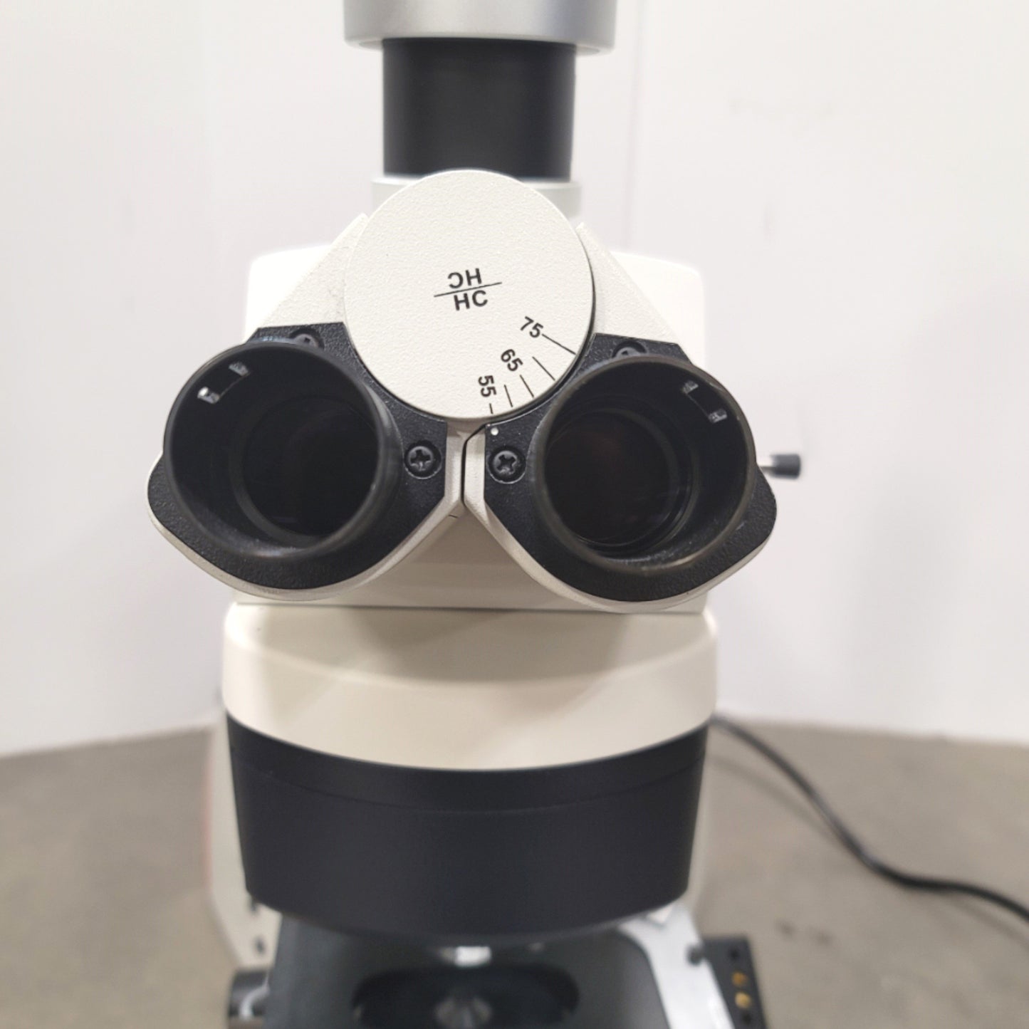 Used Leica DM4000M Digital Microscope With Motorized Z Axis 90-250VAC *No Eyepieces*