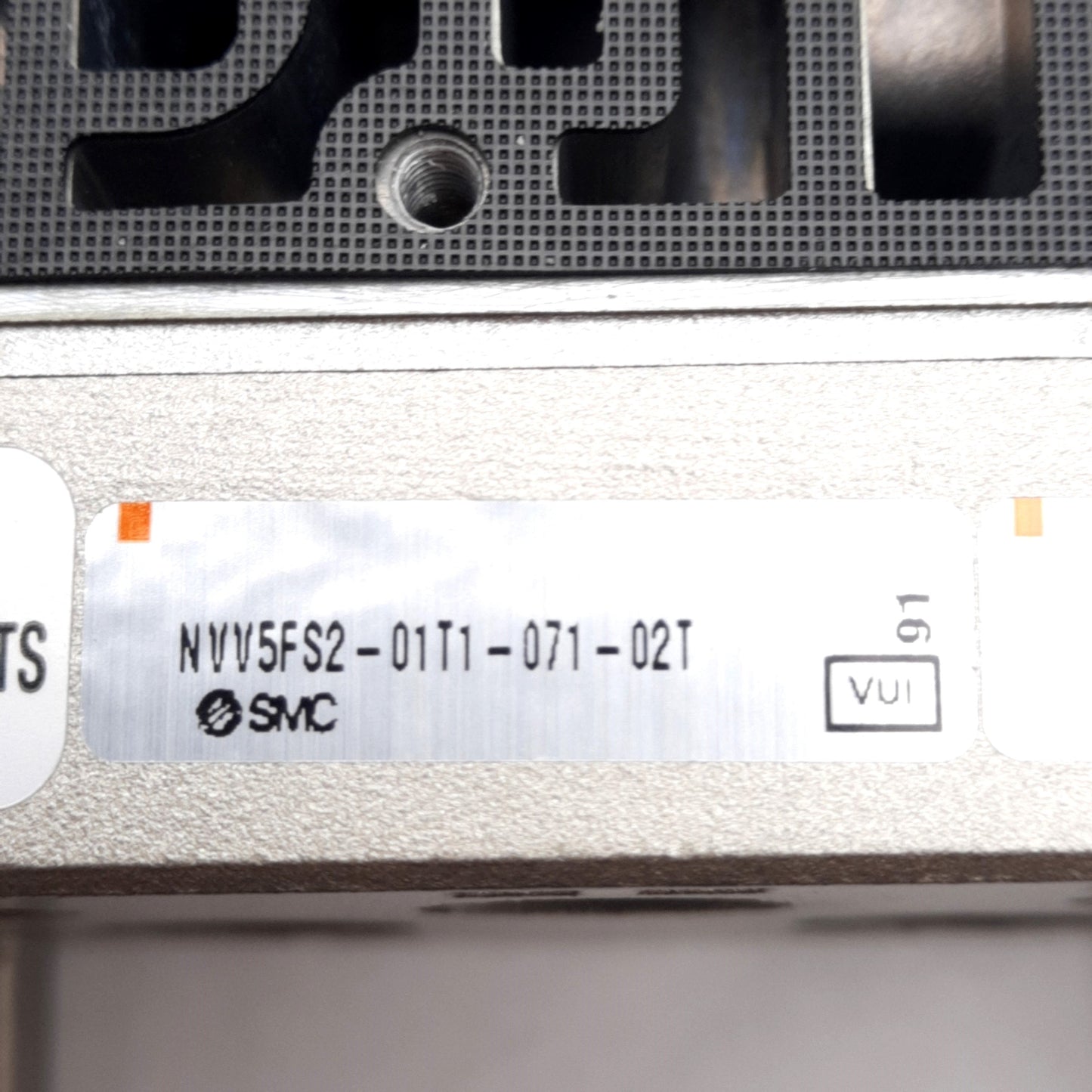 New SMC NVV5FS2-01T1-071-02T Manifold for VFS2000 Series, 7 Station, 1/4in NPTF