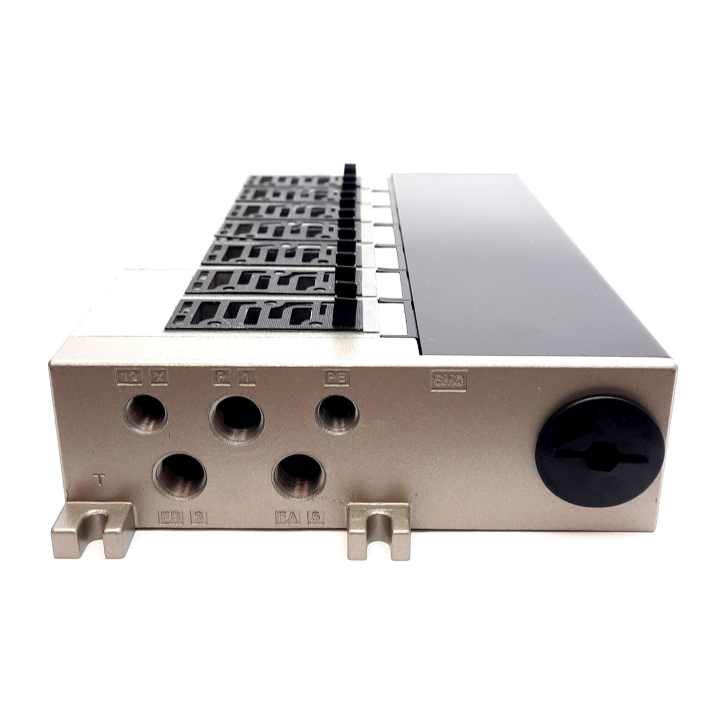 New SMC NVV5FS2-01T1-071-02T Manifold for VFS2000 Series, 7 Station, 1/4in NPTF