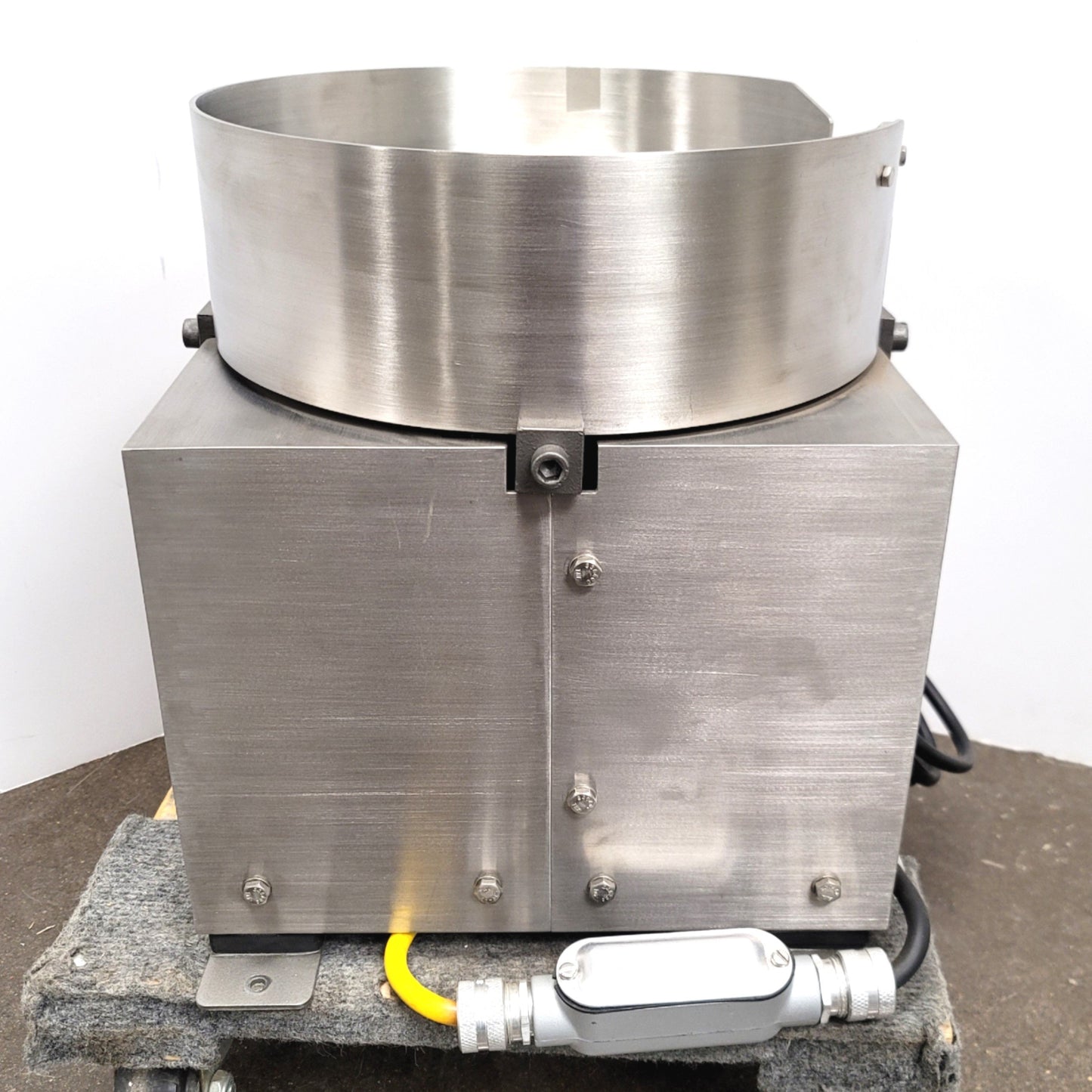Used Pinnacle Feeding Systems Industrial Grade Vibratory Bowl Feeder 12", 230VAC