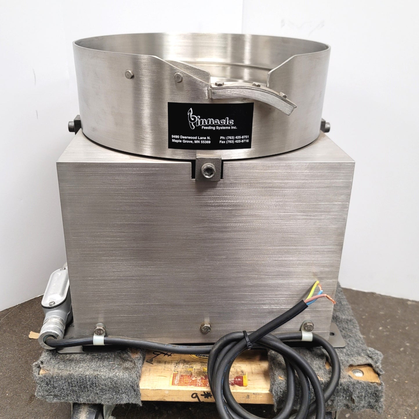 Used Pinnacle Feeding Systems Industrial Grade Vibratory Bowl Feeder 12", 230VAC