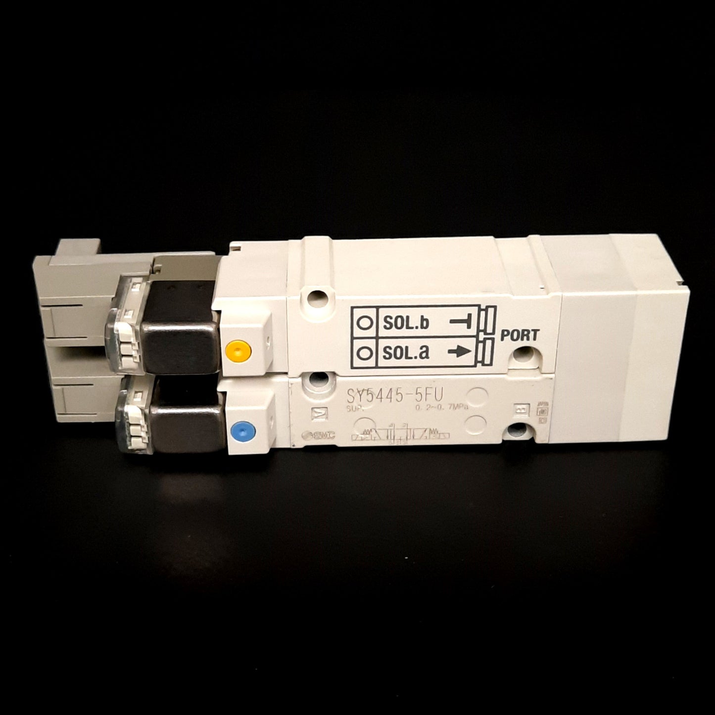 New SMC SY5445-5FU Solenoid Valve, 3-Position Center Exhaust, 0.7MPa, 24VDC Coil