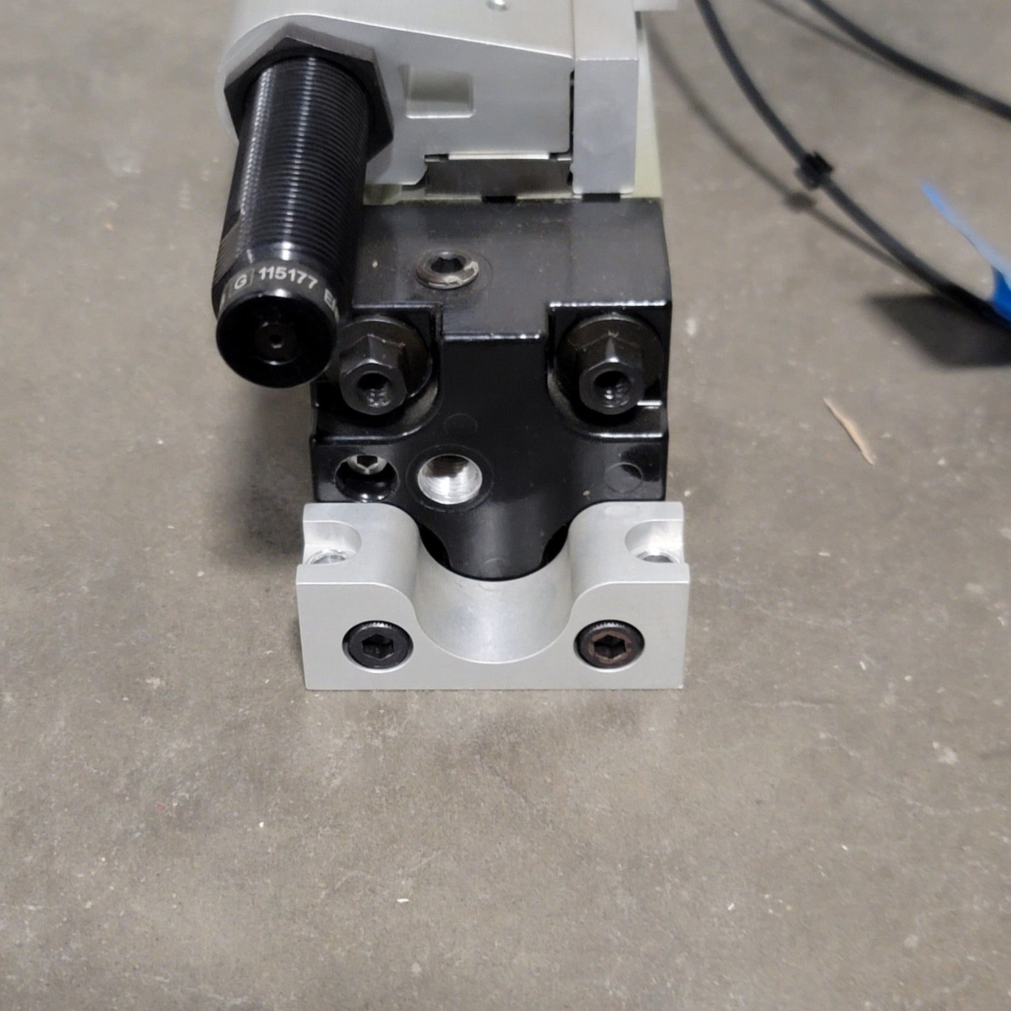 Used Tolomatic MXP32P-NP-SK29-FM2-AL2-PK2 Profiled Rail Pneumatic Linear Actuator