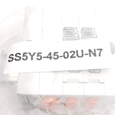 New SMC SS5Y5-45-02U-N7 Pneumatic Manifold, 2-Station, ø1/4in & ø3/8in One-Touch