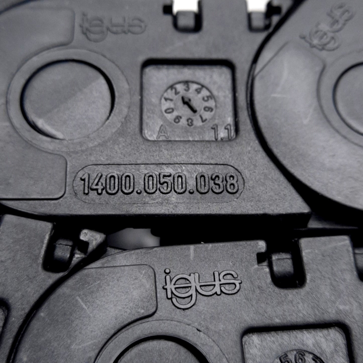 Used Igus 1400.050.038 Energy Chain, 38mm Bending Radius, 50mm x 21mm Inner, 2ft