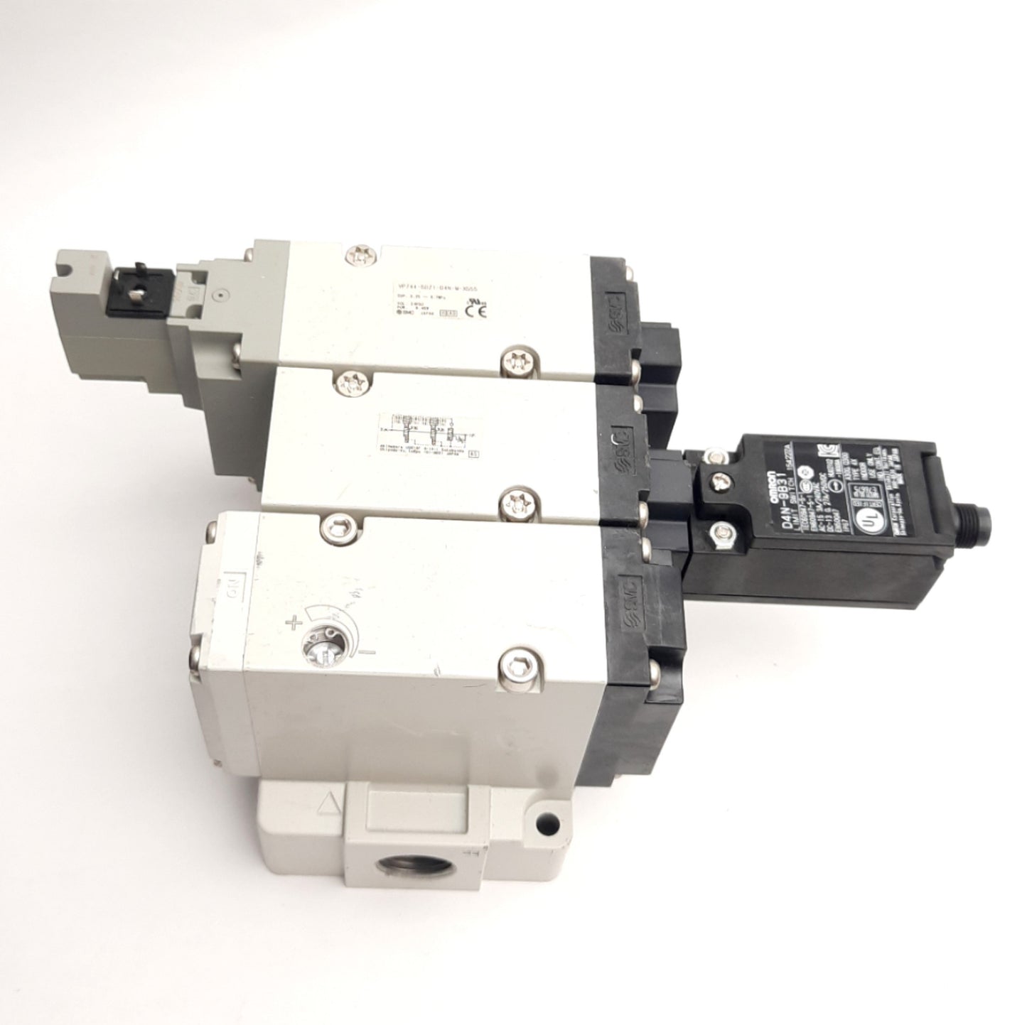 Used SMC VP744-5DZ1-04N-M-X555 Residual Pressure Release Valve Rc1/2 *Incomplete*