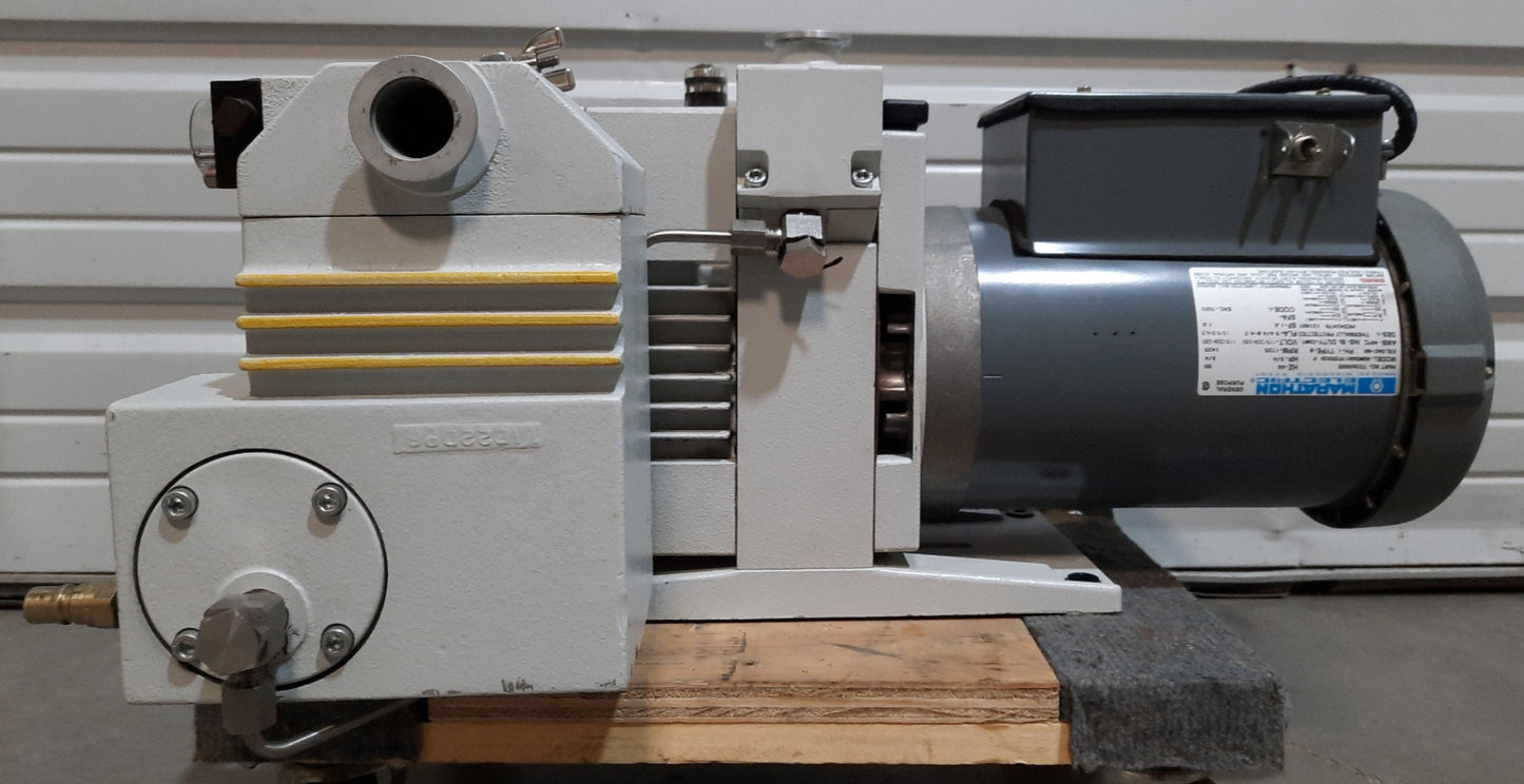 Used  Leybold TRIVAC D 16 B Vacuum Pump, 16m³/h <1x10-⁴mbar, 115/230VAC w/Filters