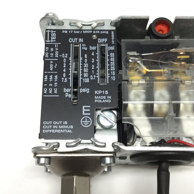 Used Danfoss KP15 Dual Pressure Switch SPDT -0.2-7.5/8-32 bar, 0.7-4 bar Differential
