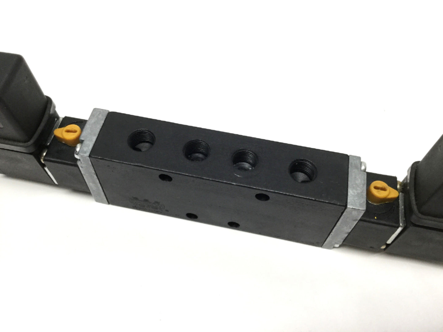 Used Waircom EKCA8 SUC/SUC Solenoid Valve, 5-Port 3-Position, 24VDC, G 1/8, 10 bar