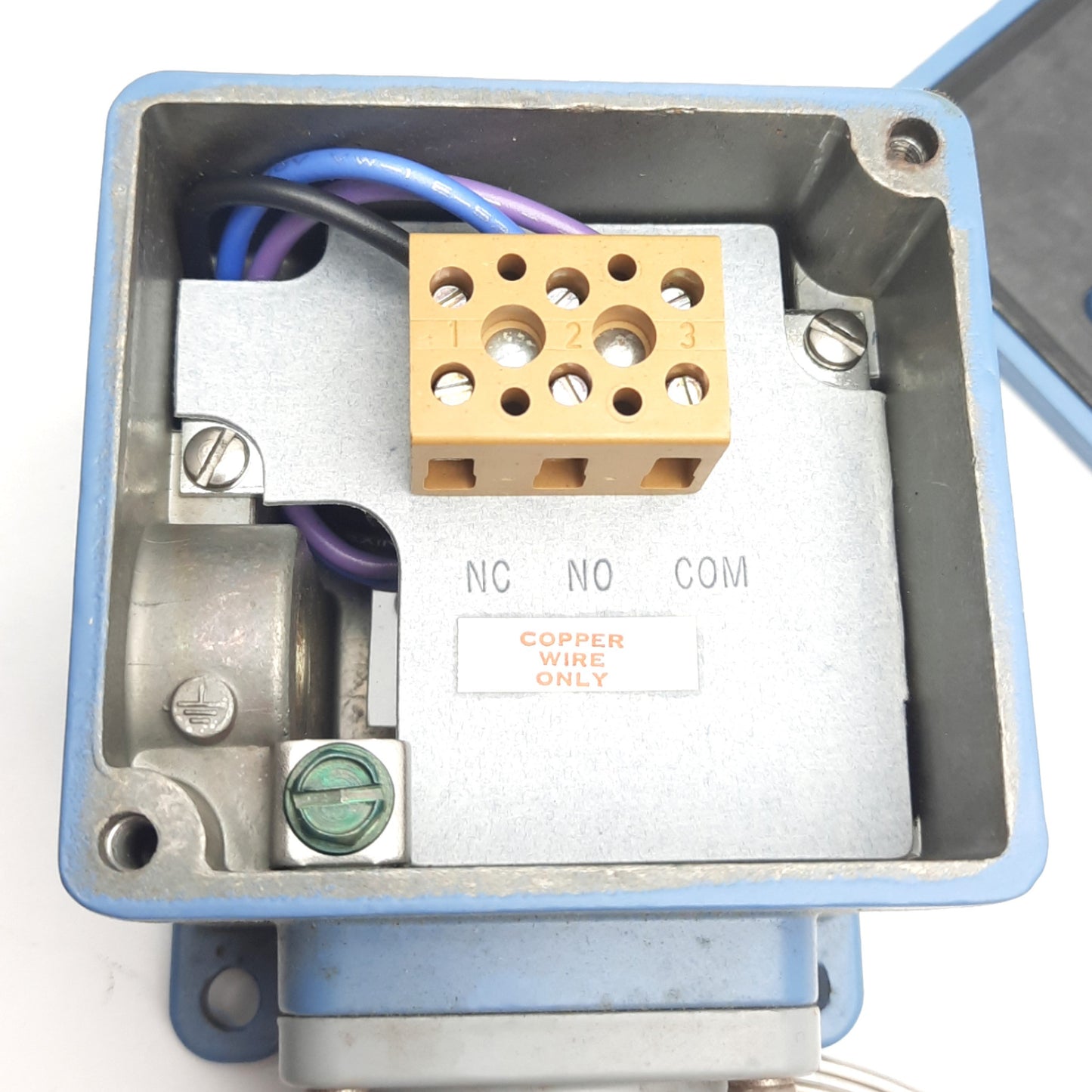 Used United Electric E105M9BB Temperature Switch, 540-1000°F, 15A 480VAC, 1/8" Probe