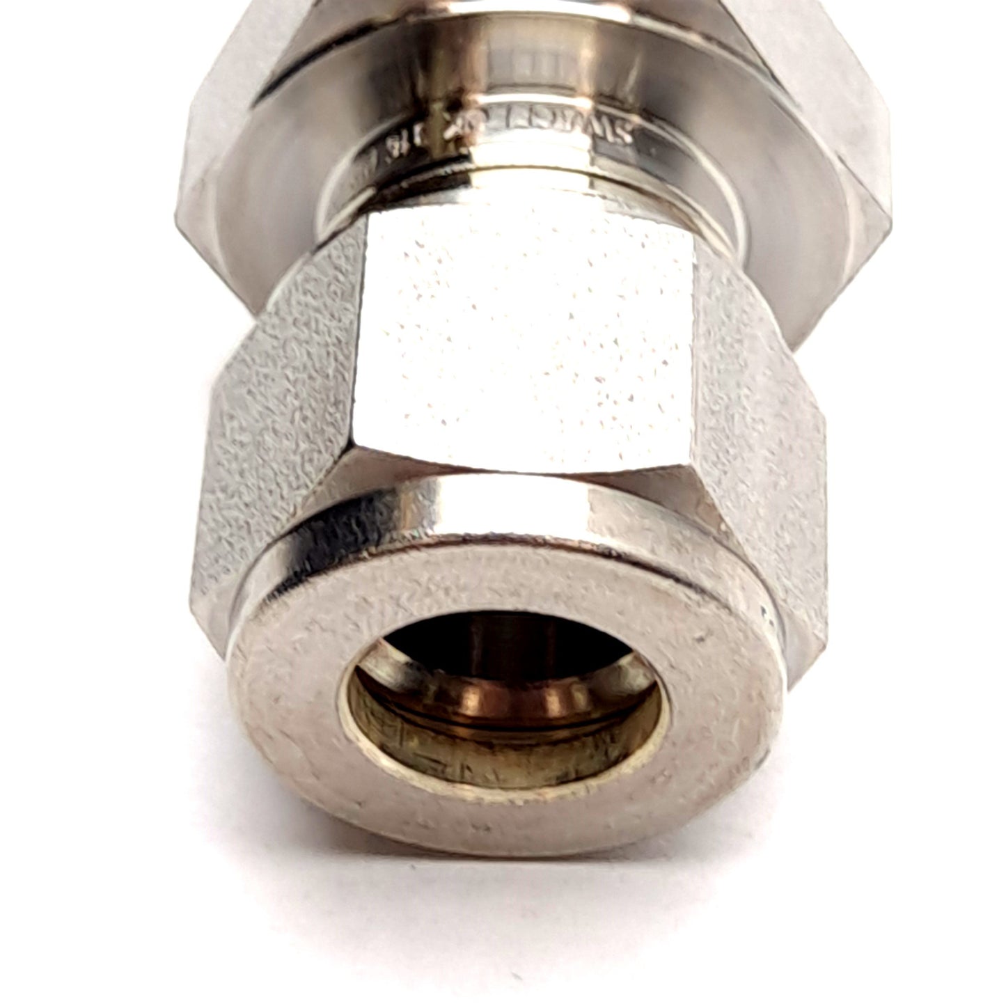New – Open box Swagelok SS-12M0-1-8RP Tube Fitting, 12mm Tube, 1/2" Male ISO 228, 7700psig