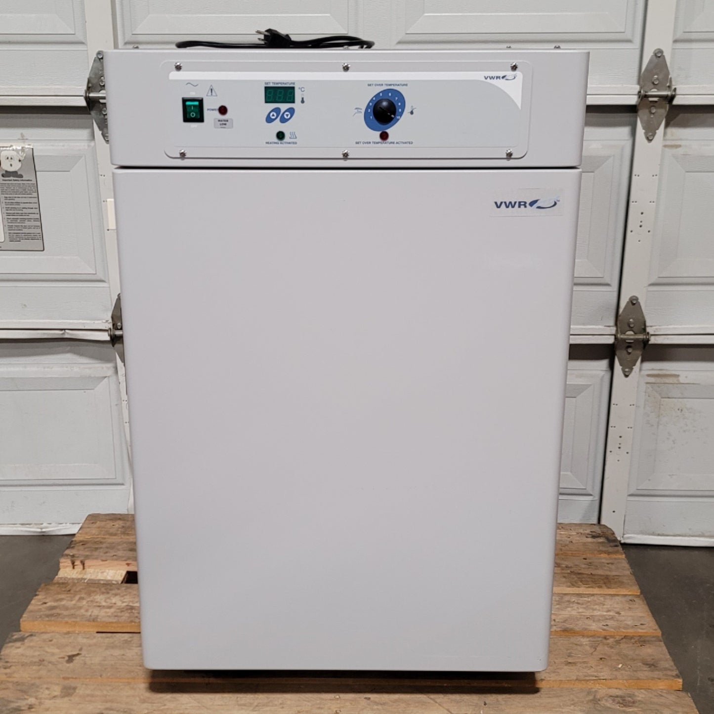 Used VWR Shel Lab 3015 Water Jacketed Incubator 5.5cu.ft., Ambient To 70°C, 120VAC 5A