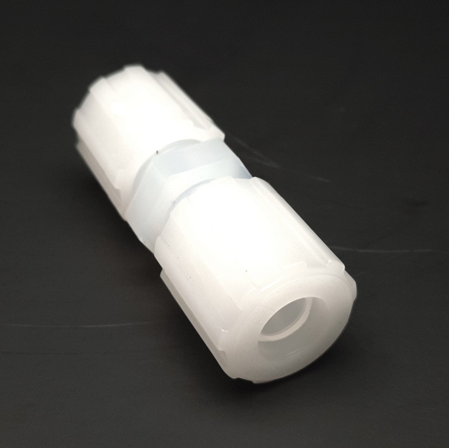Used Parker FSC-8 Parflare Straight Tube Connector, 1/2" to 1/2" Tube PFA, 125psig