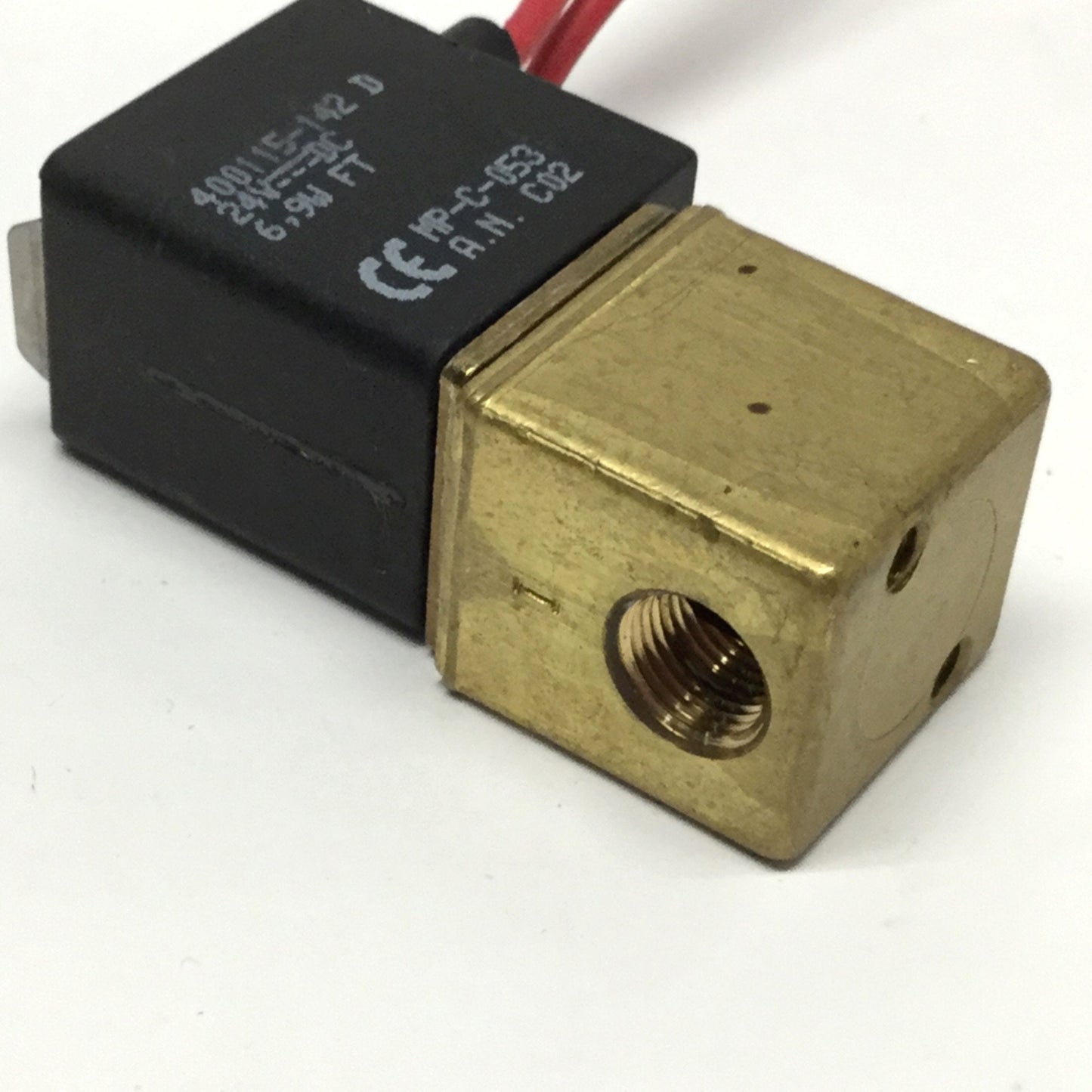 Used ASCO U8225B002V Solenoid Brass Valve 2-Way NC, 1/8" NPT, 24VDC, 125psi