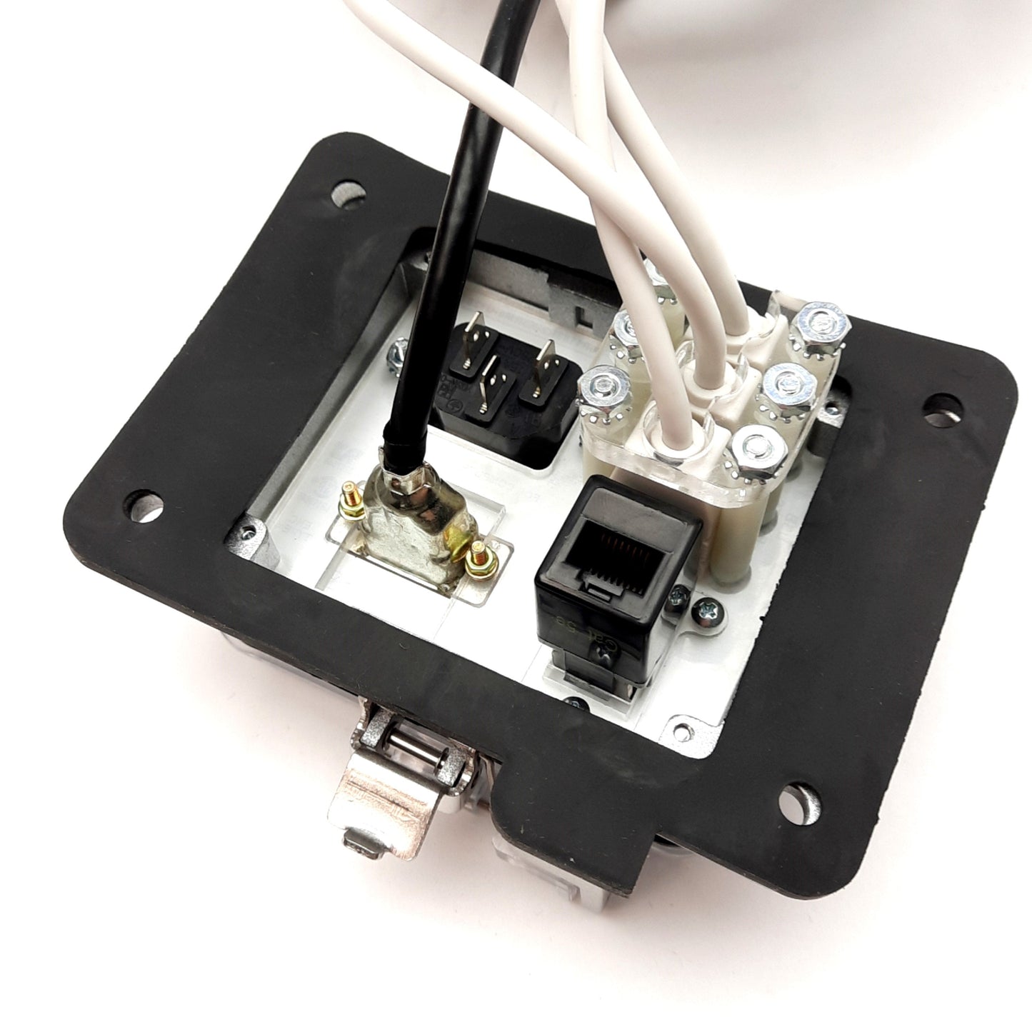 New – Open box Grace P-P6P11#3R2-K3RM0-U728 Panel Interface USB-A, RJ45, D-Sub 15-Pin, 250VAC