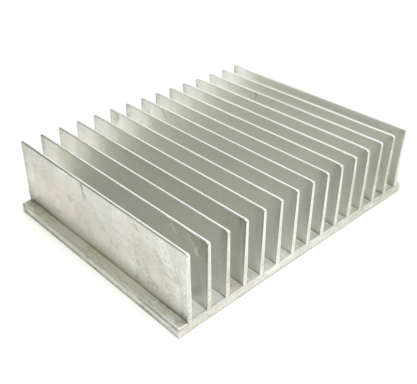 Used Extruded Aluminum Heat Sink, 3 Fins Per Inch, 6.5"L x 5"W x 1.6"H, 8-32 Threads