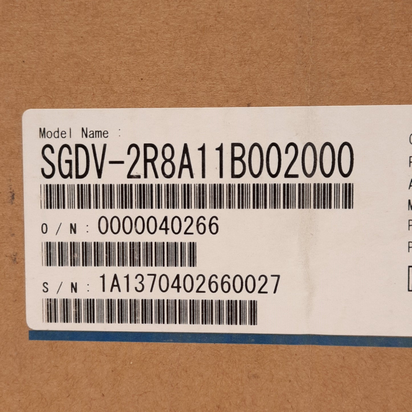 New Yaskawa SGDV-2R8A11B002000 Servo Drive, 3PH 200-230VAC, 2.8A 400W Output