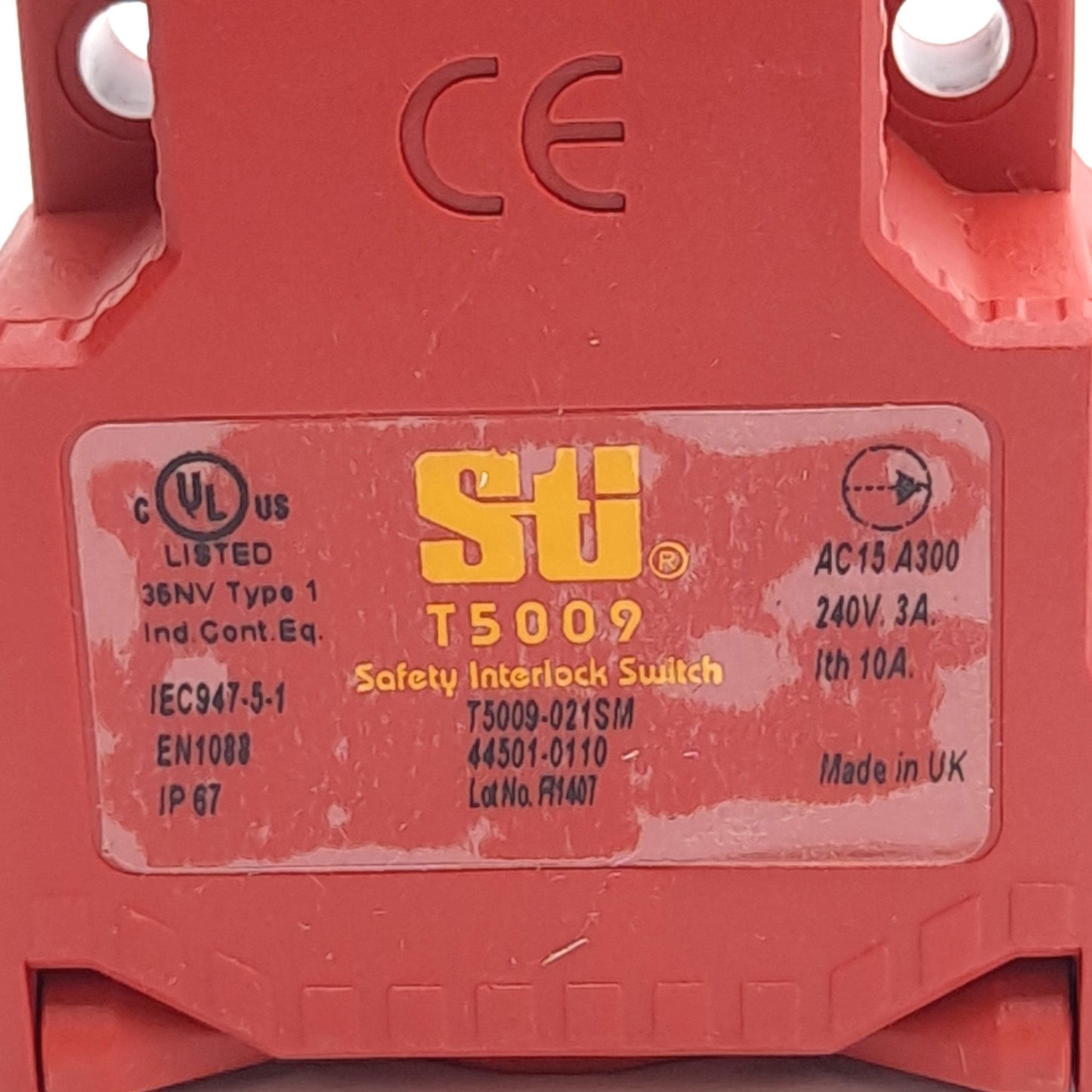 New STI 44501-0110 T5009 Guardmaster Safety Interlock Tongue Switch 240V 3A, 1NO-2NC