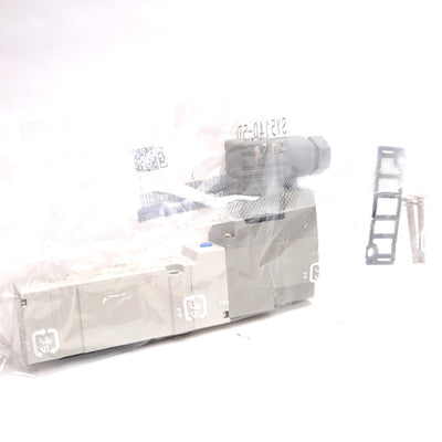 New SMC SY5140-5D Solenoid Valve, 5-Port 2-Position, 24VDC Coil, 0.15-0.7MPa