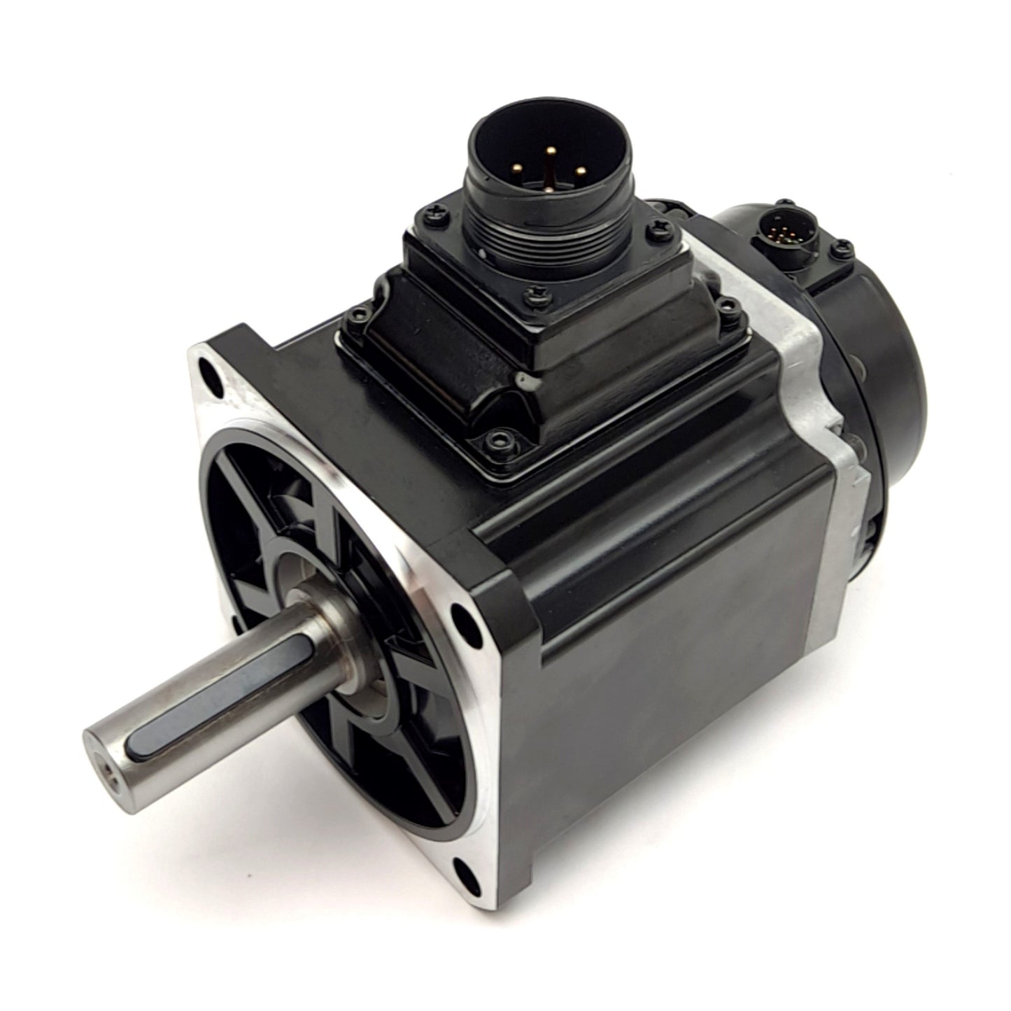 New Omron R88M-1M40020C-S2 AC Servo Motor 400VAC 1.1A 400W, Key/Tap, 23-Bit Encoder