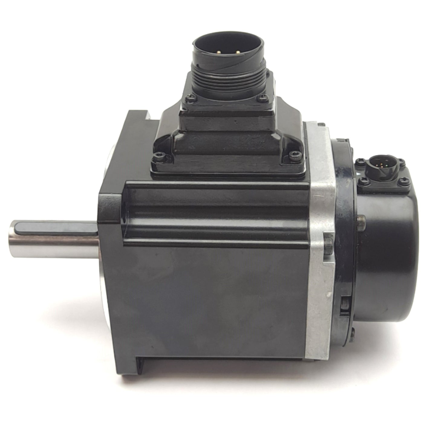 New Omron R88M-1M40020C-S2 AC Servo Motor 400VAC 1.1A 400W, Key/Tap, 23-Bit Encoder