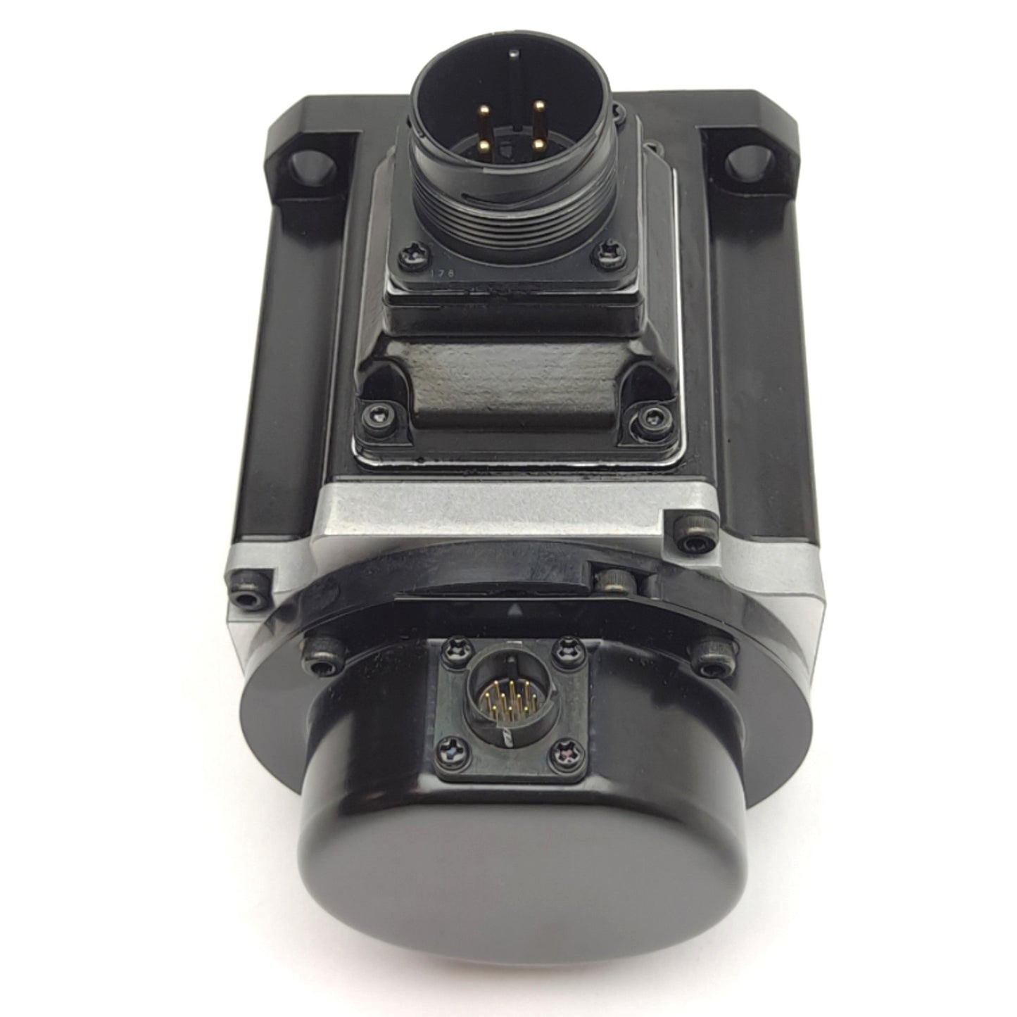 New Omron R88M-1M40020C-S2 AC Servo Motor 400VAC 1.1A 400W, Key/Tap, 23-Bit Encoder