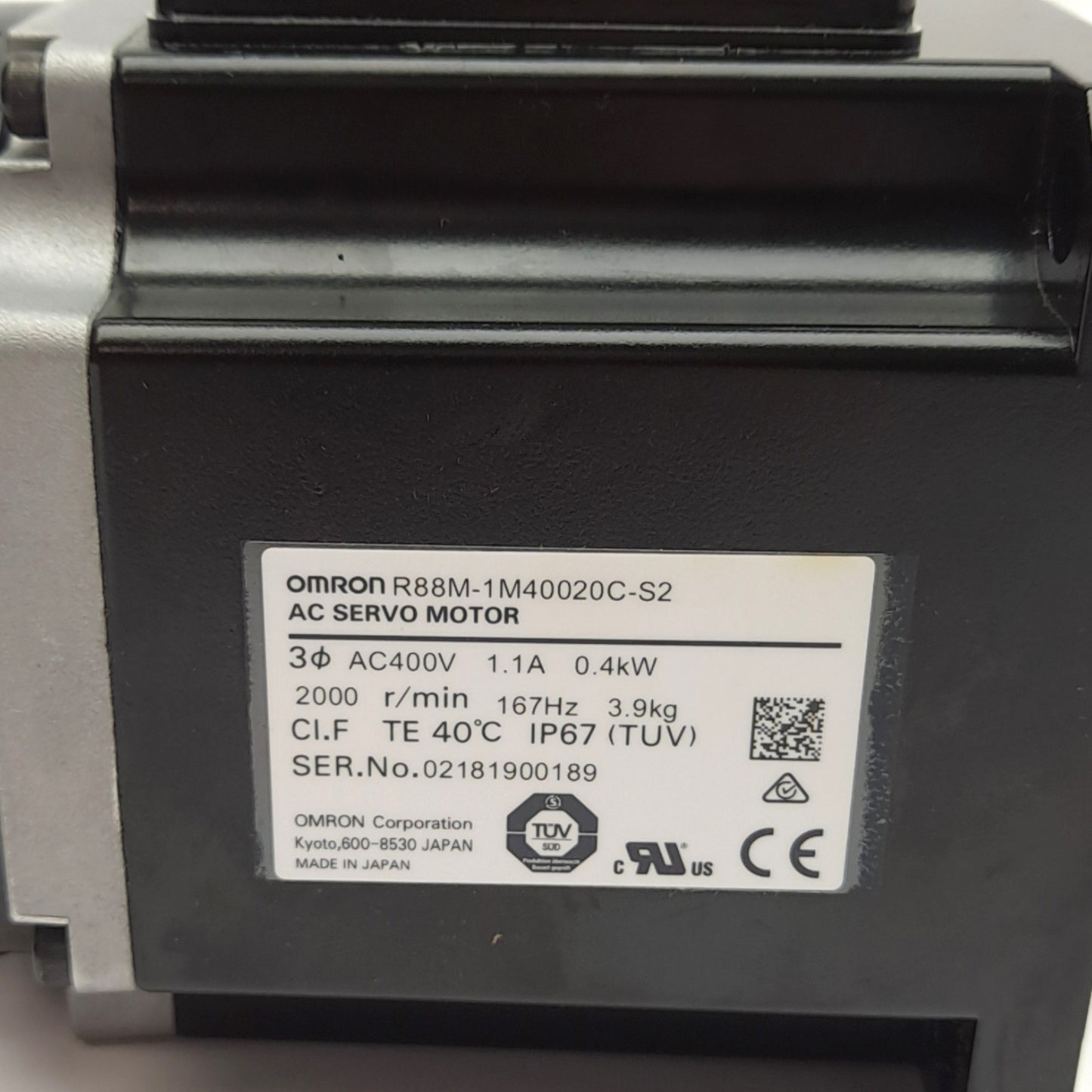 New Omron R88M-1M40020C-S2 AC Servo Motor 400VAC 1.1A 400W, Key/Tap, 23-Bit Encoder