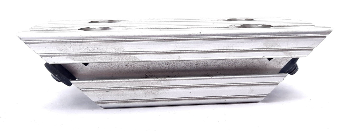 Used Lot of 2 80/20 2578 1530-Lite 45 Degree Support 6" Long 15 Series 3" x 1.5" x 6"