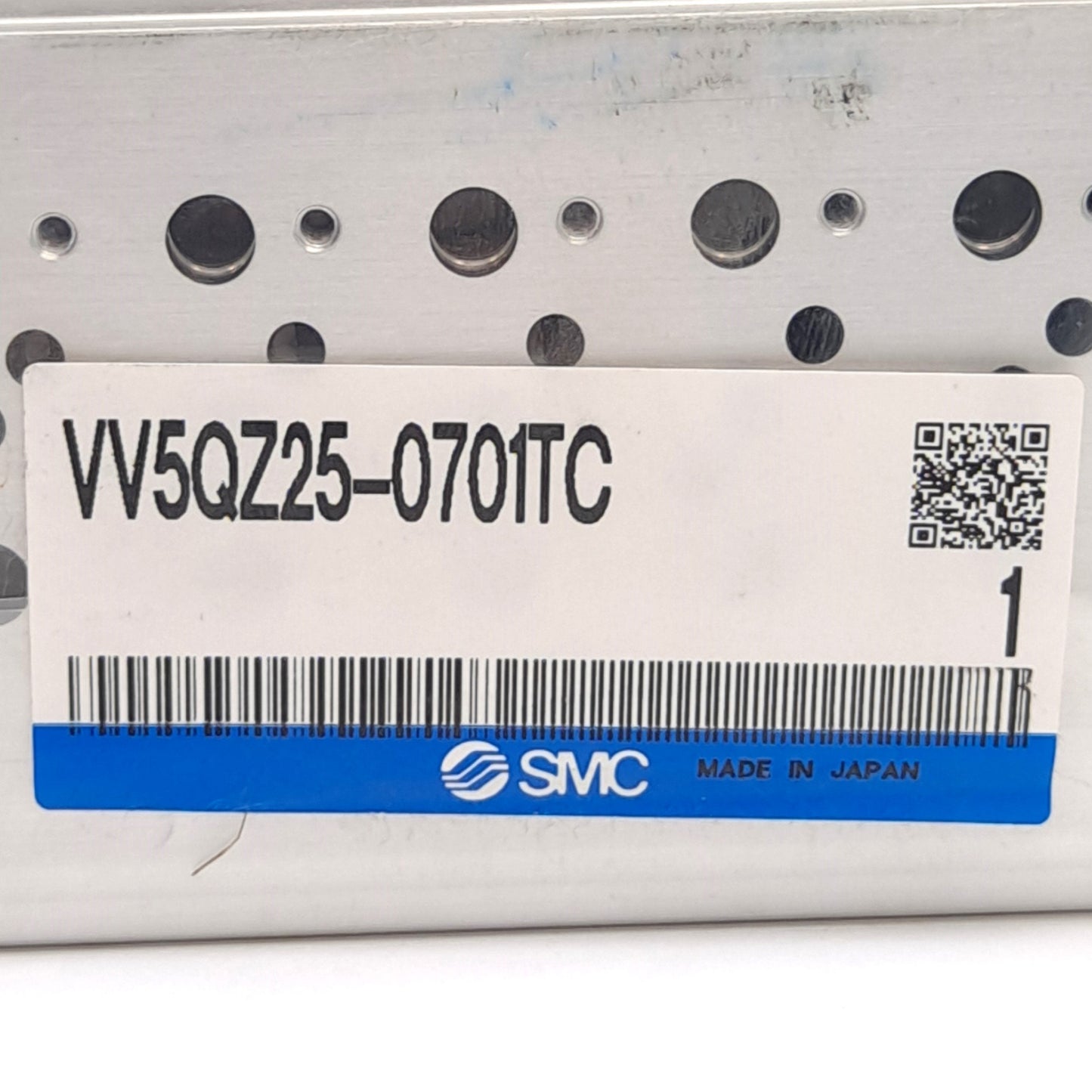 New SMC VV5QZ25-0701TC Base Mounted Manifold, 7-Station, 1/8in NPTF Ports, 0.7MPa