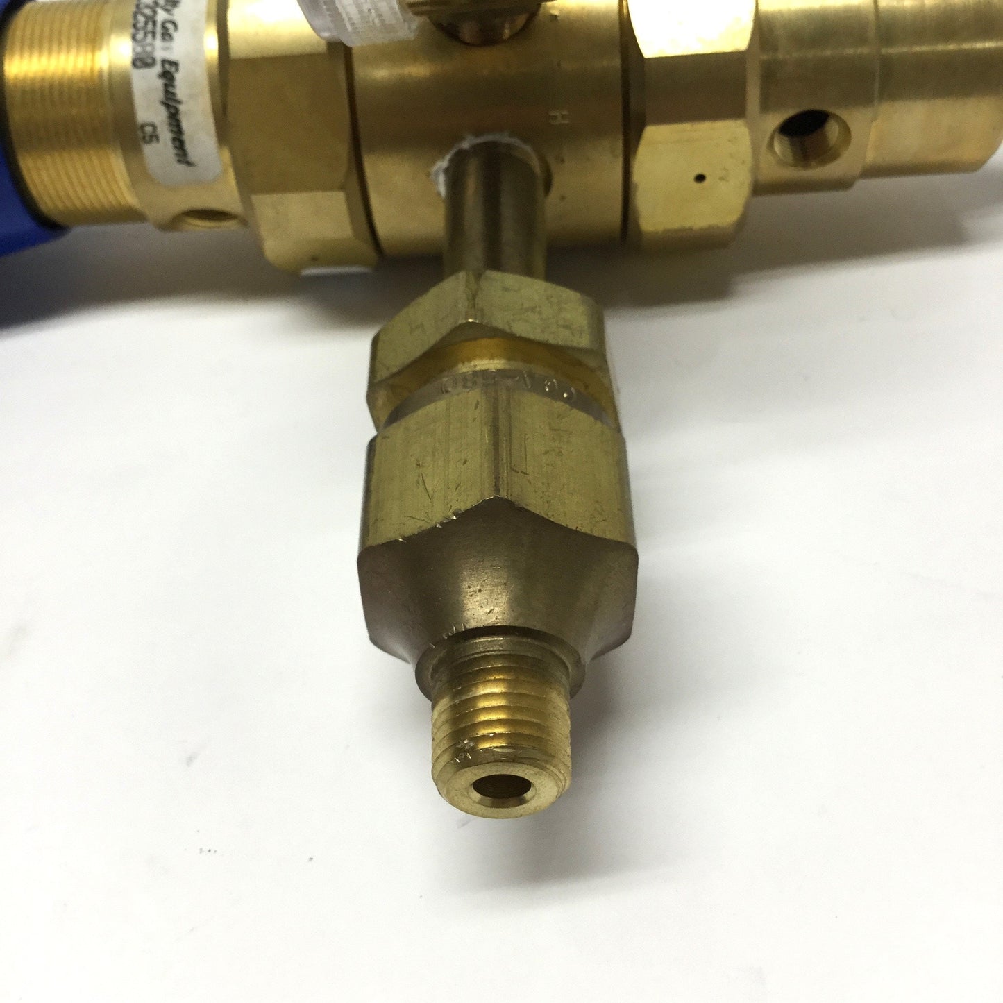 Used Advanced Specialty Gas Equipment APE-3-25-580 2-Stage Regulator, 3000psi / 30psi