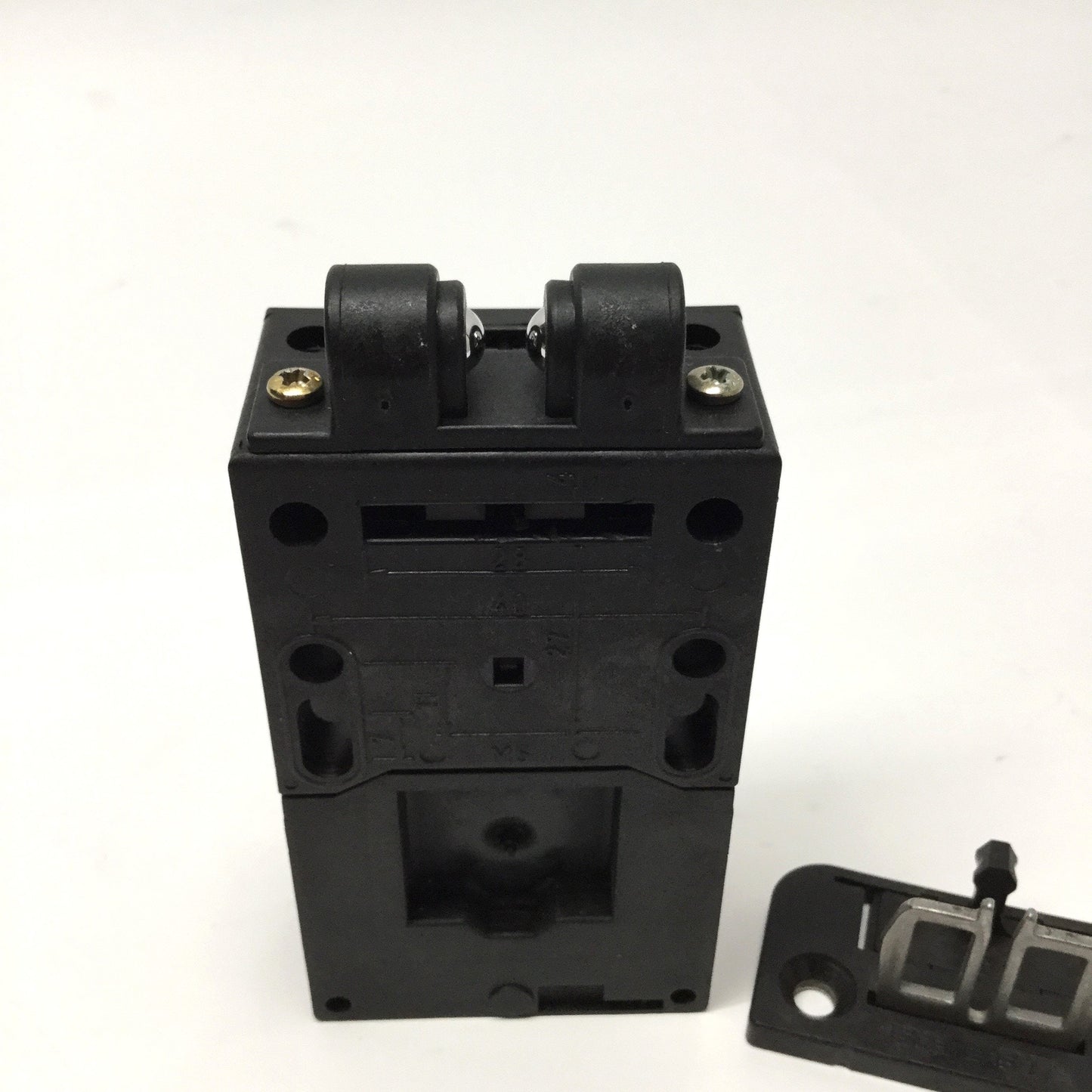 Used Schmersal AZ 16-03ZVK-M20 Safety Interlock Switch 230VAC 4A 3PST-NC w/Key