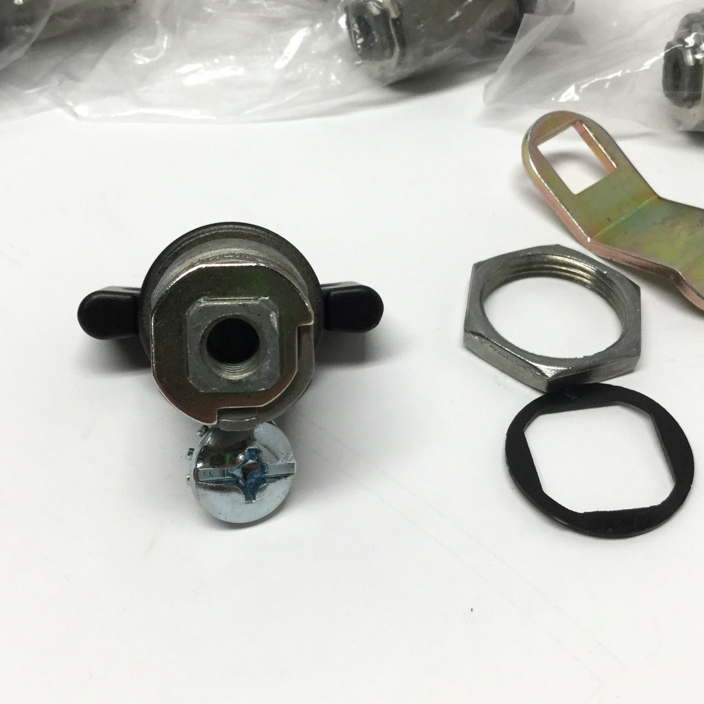 New – Open box Lot of 6 Southco CM-1-2B101-1B Cam Lock Latches, Quarter-Turn, Wing-Head