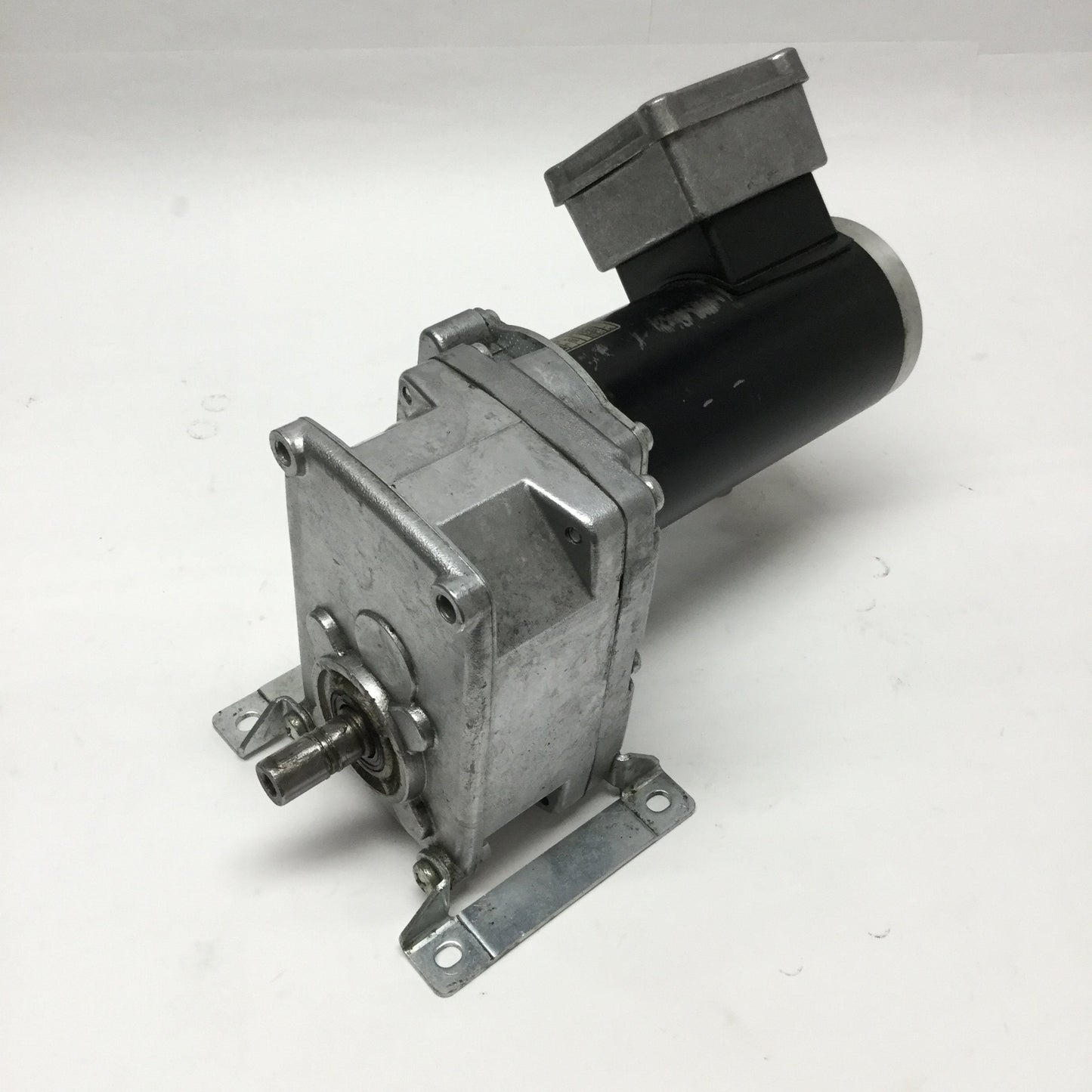 Used Lenze 13.713.47.520 3-Phase Motor 220-240/380-415VAC 50Hz, 160:1 Gear Ratio