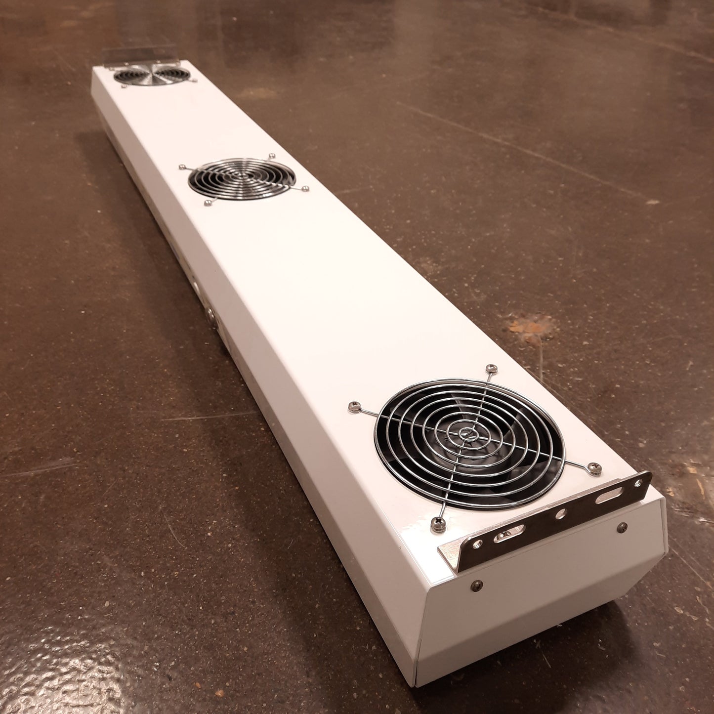 Used Simco 4008630 Guardian CR2000 Ionizing Air Blower, 3-Fan, 120VAC, 135/270cfm