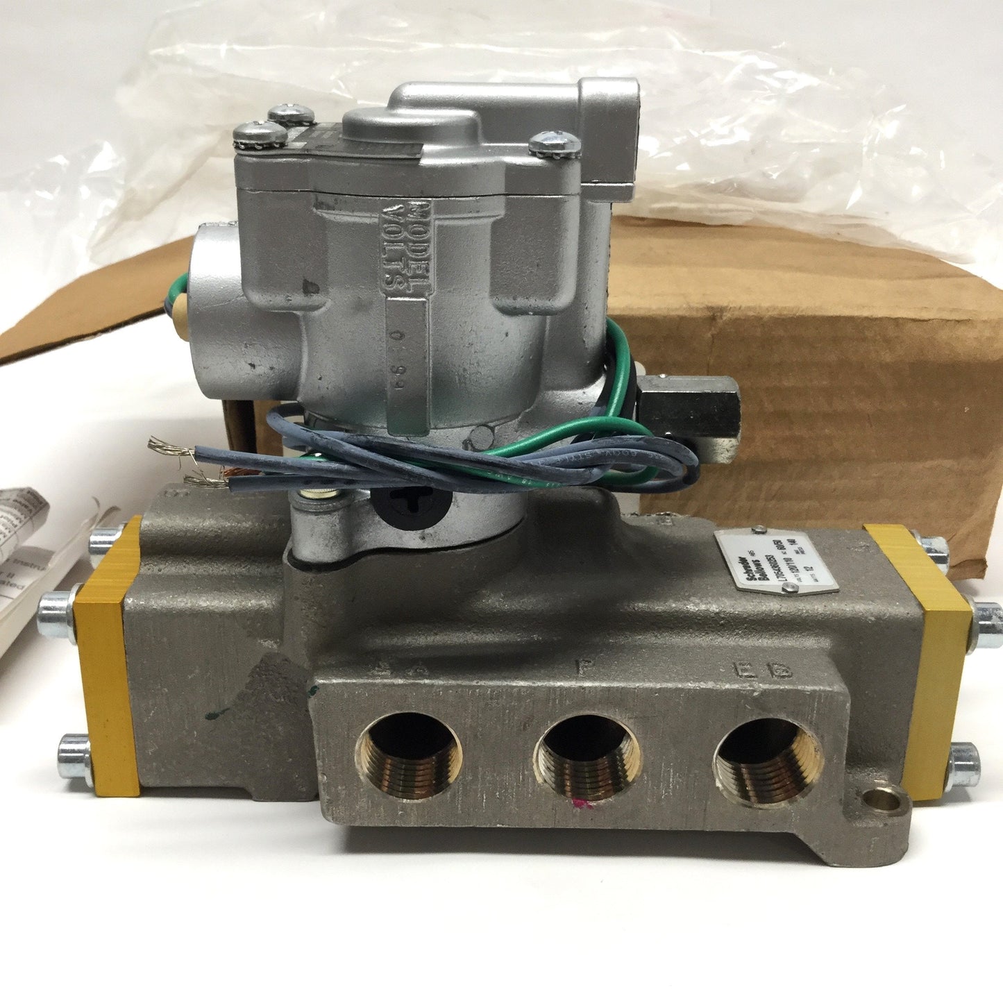 New Schrader Bellows L7054360253 Solenoid Air Control Valve 140psi 1/2" NPT 120VAC