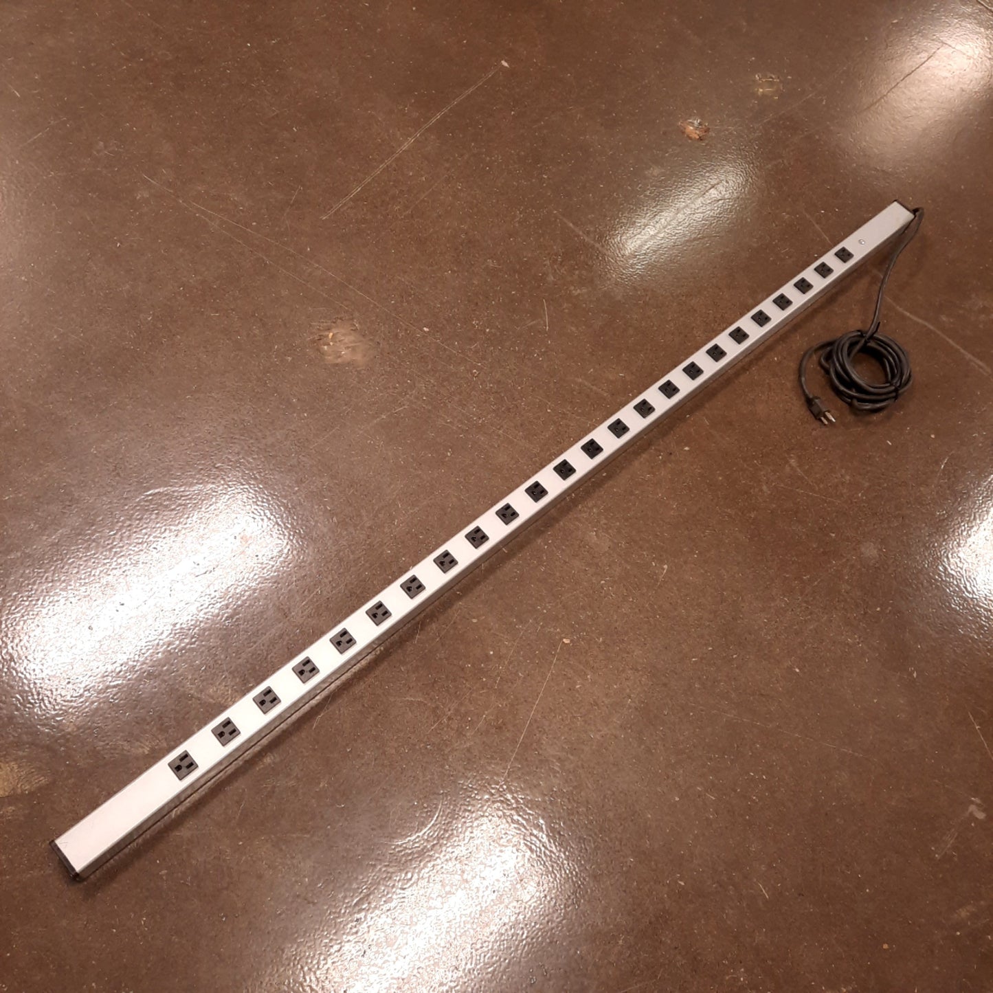 Used Wiremold UL2063BD Power Strip, 24-Outlets, 120V 15A, 6ft Strip, 15ft Cable