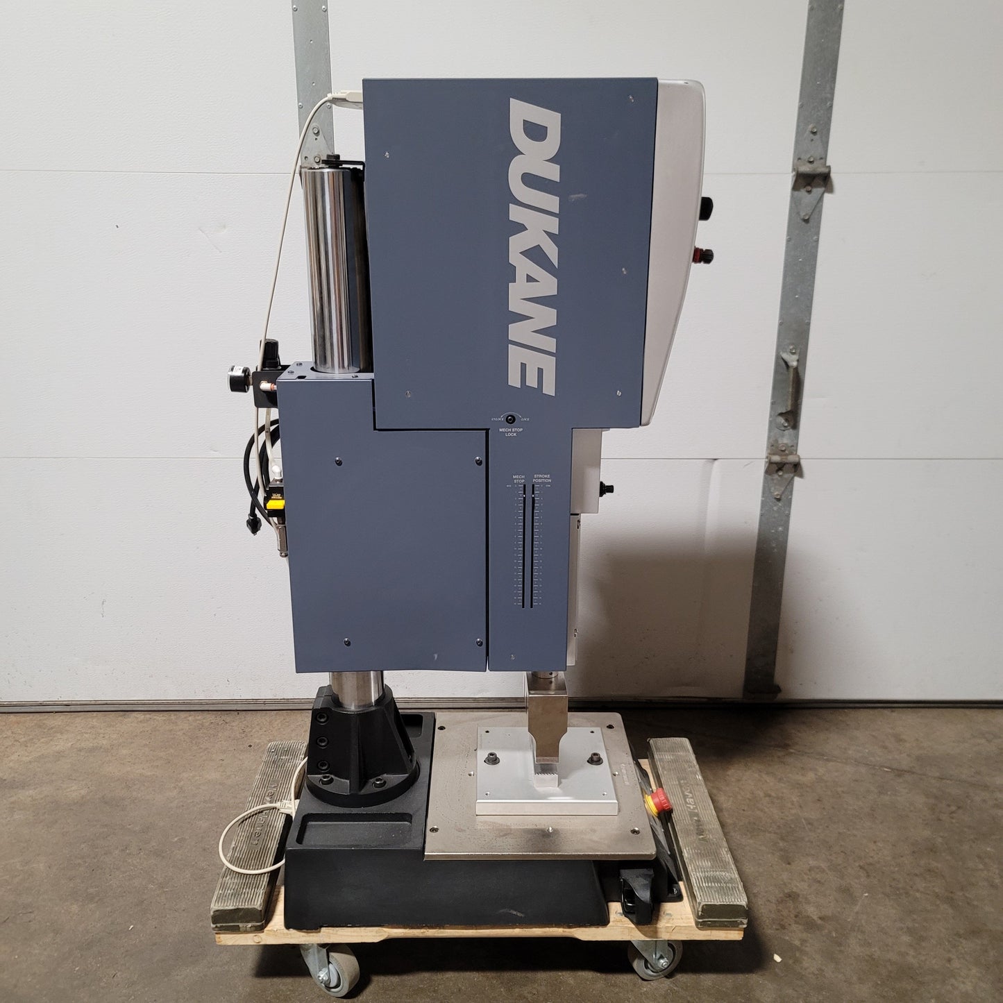 Used Dukane 20121XC0P3 IQ I220 Integrated Ultrasonic Press System 20kHz 1200W 240VAC