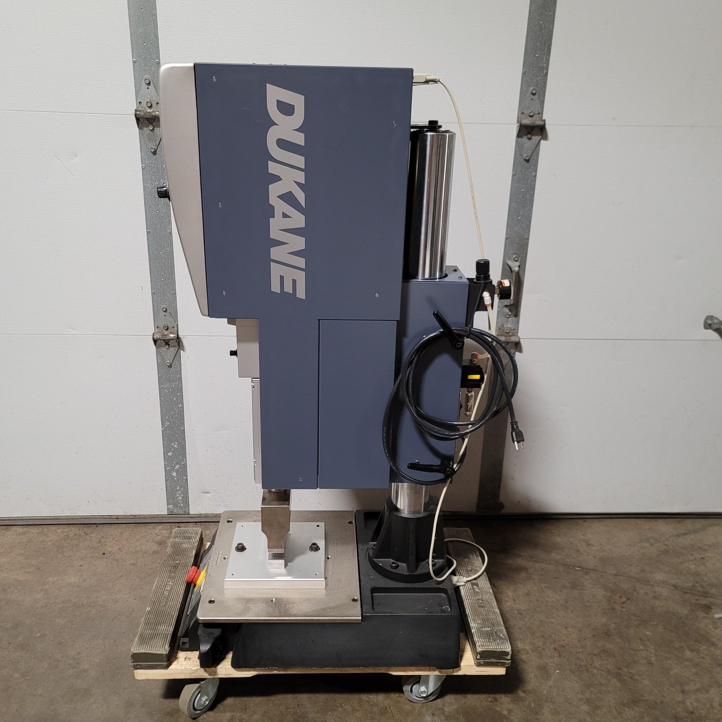 Used Dukane 20121XC0P3 IQ I220 Integrated Ultrasonic Press System 20kHz 1200W 240VAC
