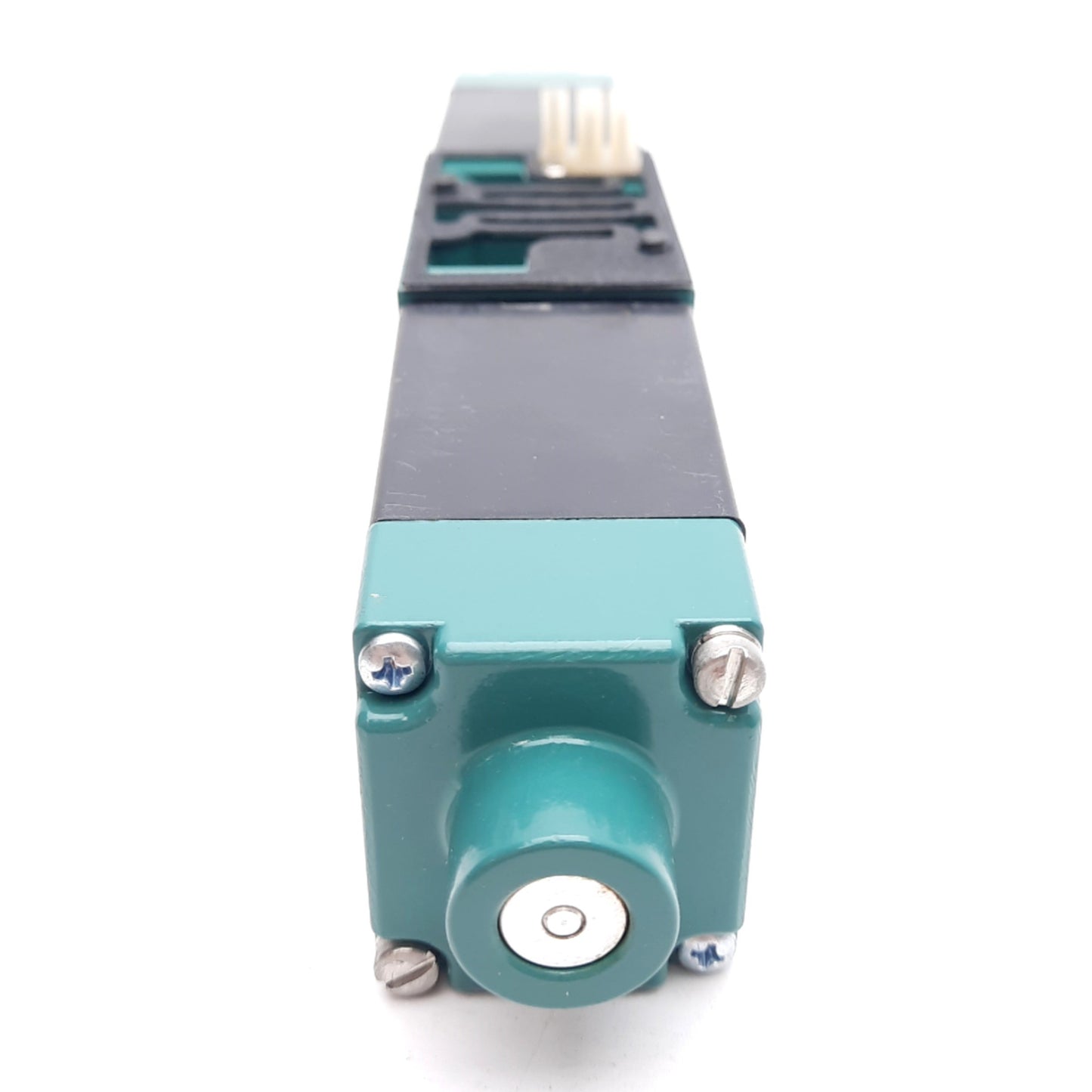 New – Open box Numatics 081SS500M000061 Solenoid Valve, 4-Way 3-Position, 120PSIG, 24VDC Coil