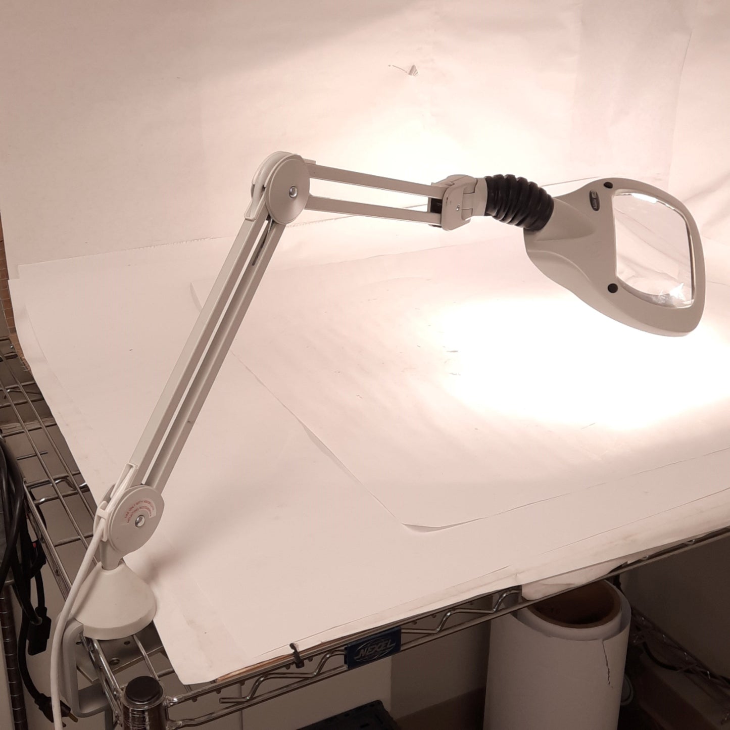Used Luxo WAL025968 Wave LED Magnifier 3.5-Diopter Lens, 6W Dimmable LEDs 45in 120VAC