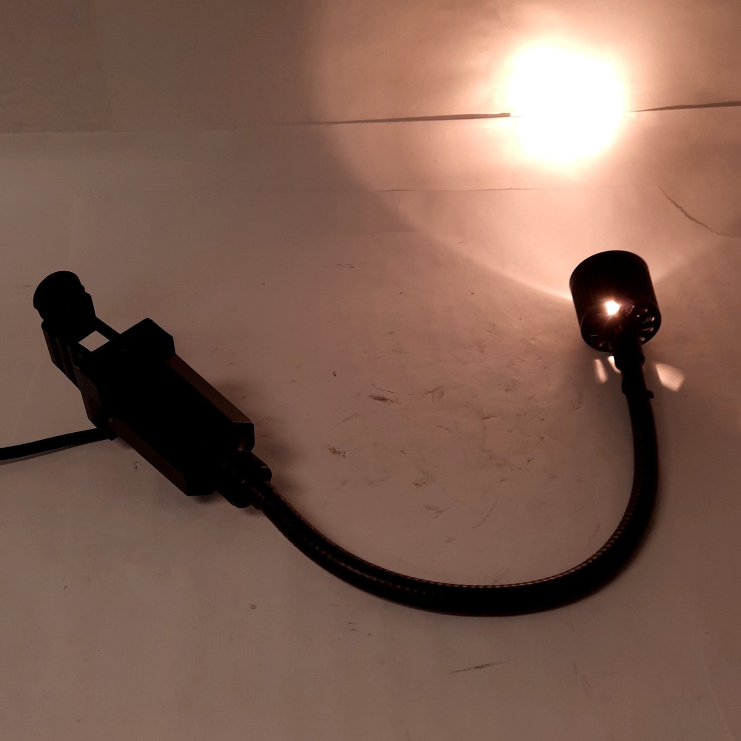 Used Sunnex HS700 Series 700 Gooseneck Halogen Lamp, 20 Watt, 20in Arm, 120VAC
