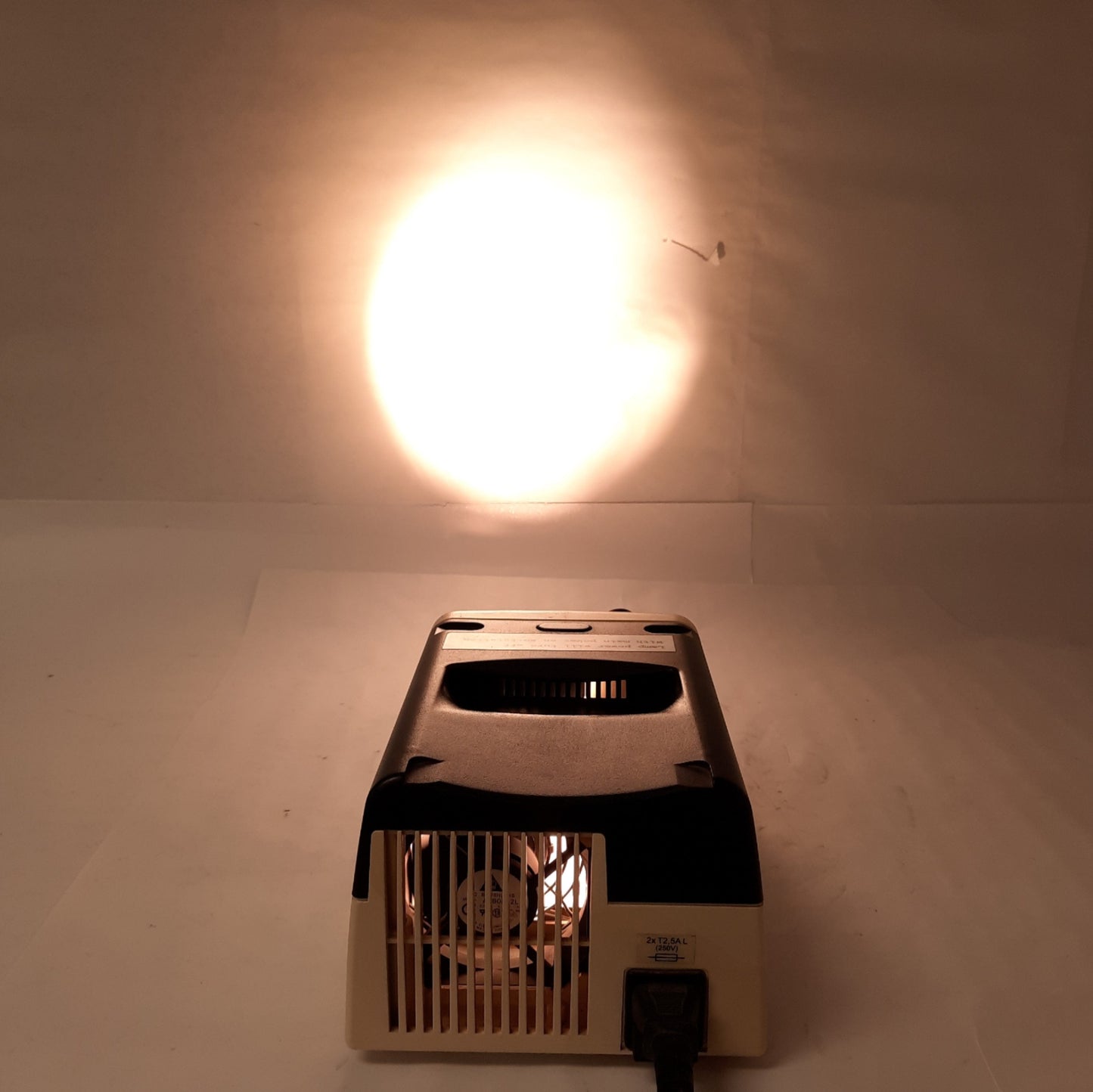 Used Techniquip Corp 596-20-324 R150A2 Fiber Optic Illuminator, 120VAC, 15mm In, EKE