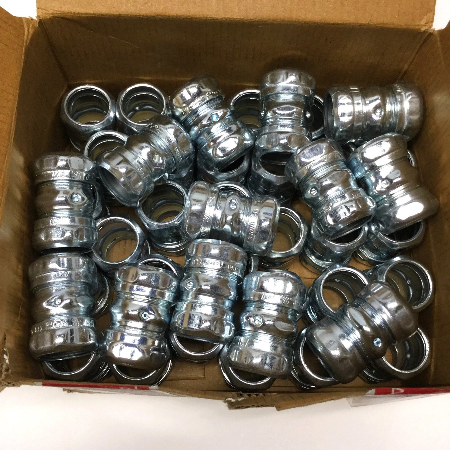 New – Open box Lot of 44 Thomas & Betts 5220 EMT Conduit Coupling Compression Fittings, 3/4"