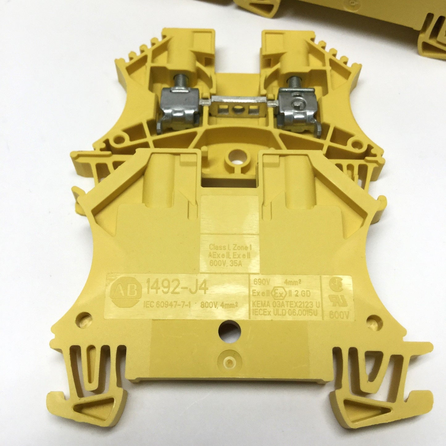 New – Open box Lot of 24 Allen Bradley 1492-J4-Y Feed Through Terminal Block, 600V AC/DC 35A