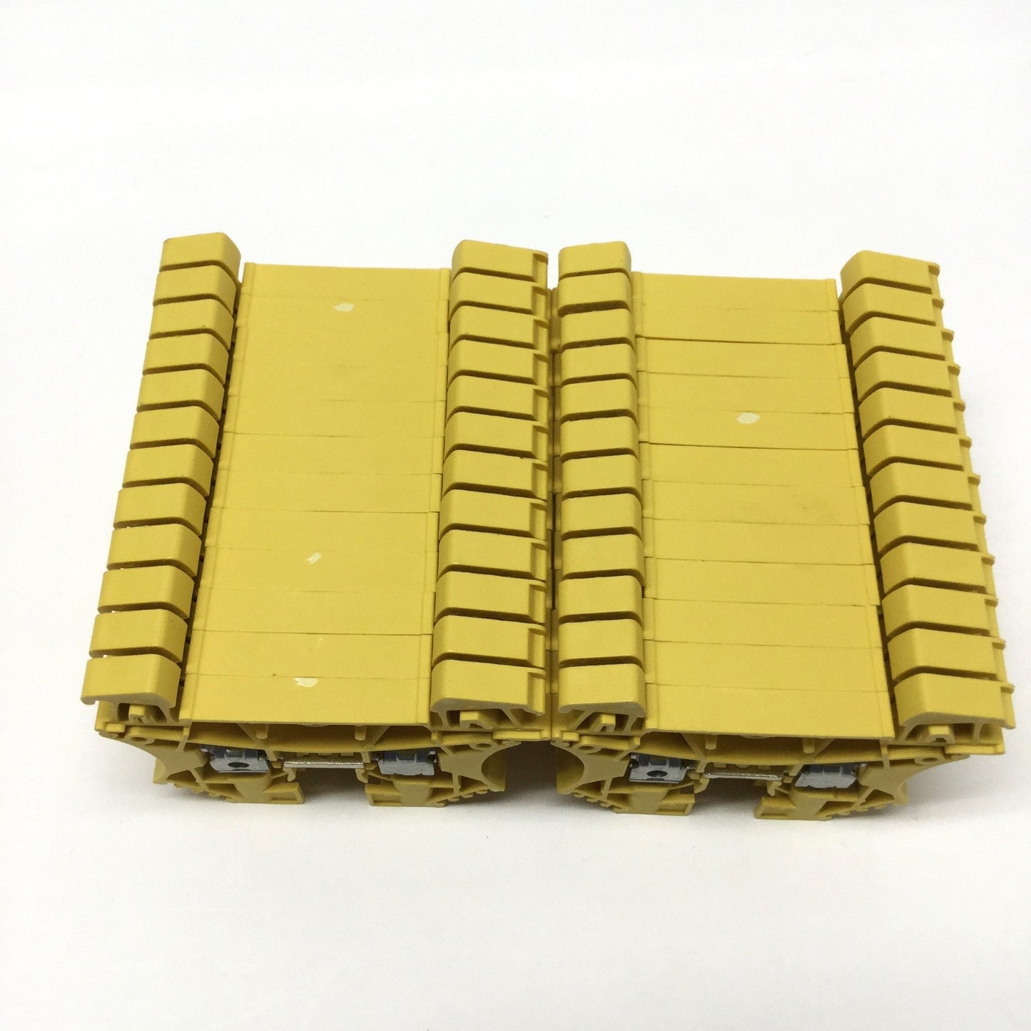 New – Open box Lot of 24 Allen Bradley 1492-J4-Y Feed Through Terminal Block, 600V AC/DC 35A