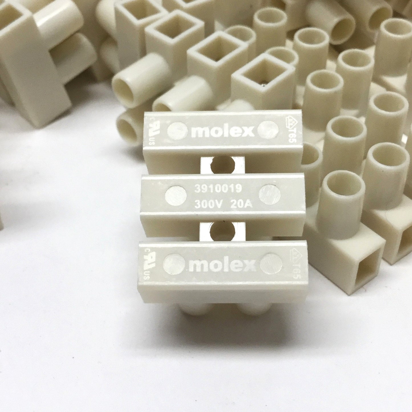 New – Open box Lot of 100 Molex 39100-1903 Panel Mount Terminal Block Connectors 3-Position 20A