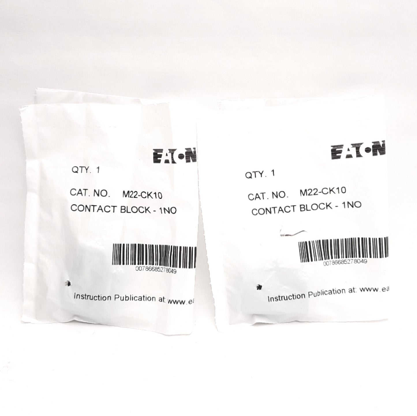 New Lot of 2 Eaton M22-CK10 22.5mm Pushbutton Contact Block, NO, 500VAC/230VDC